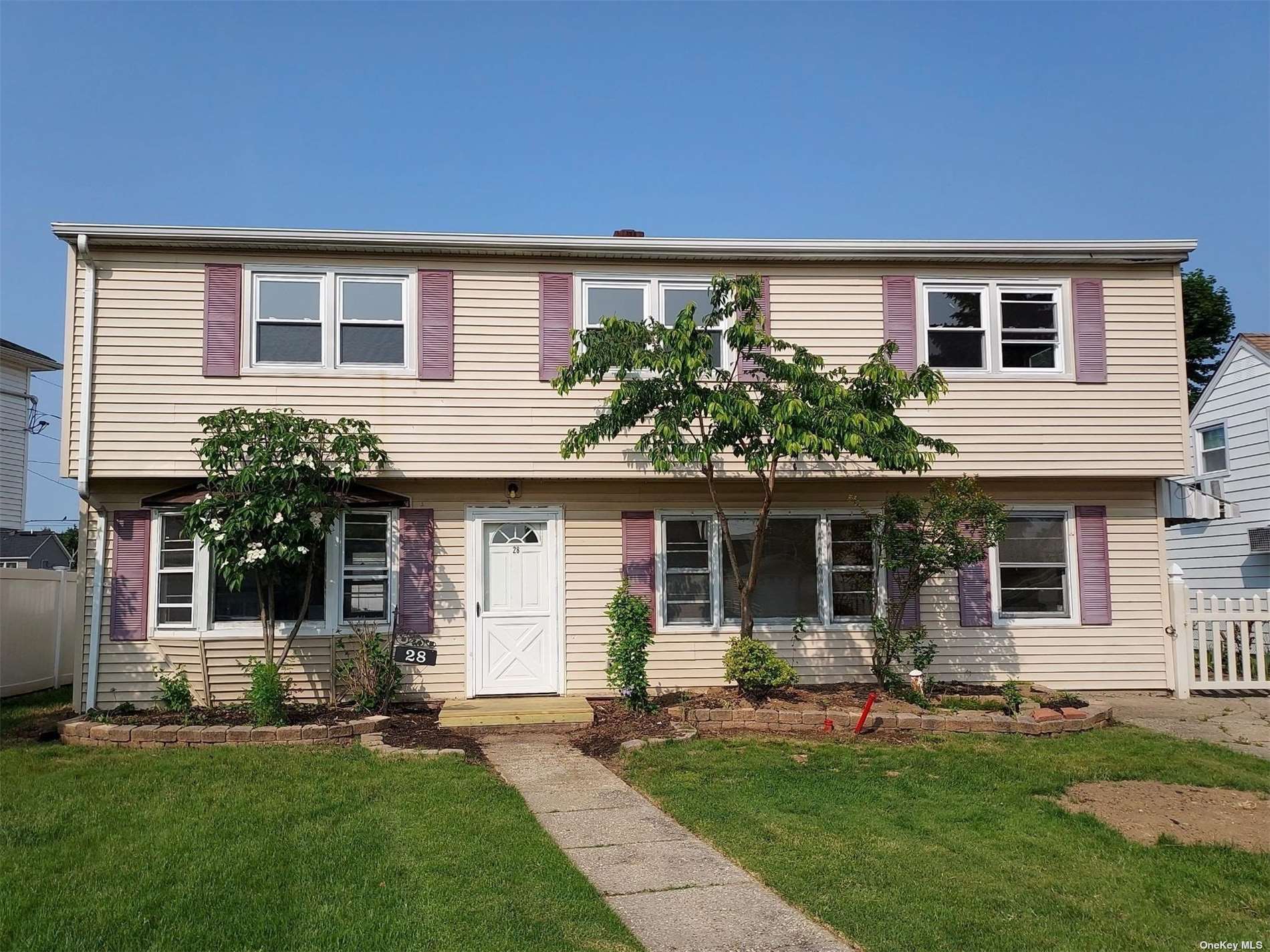 #1 photo, 28 Candle Lane, 长岛 Levittown , NY 11756