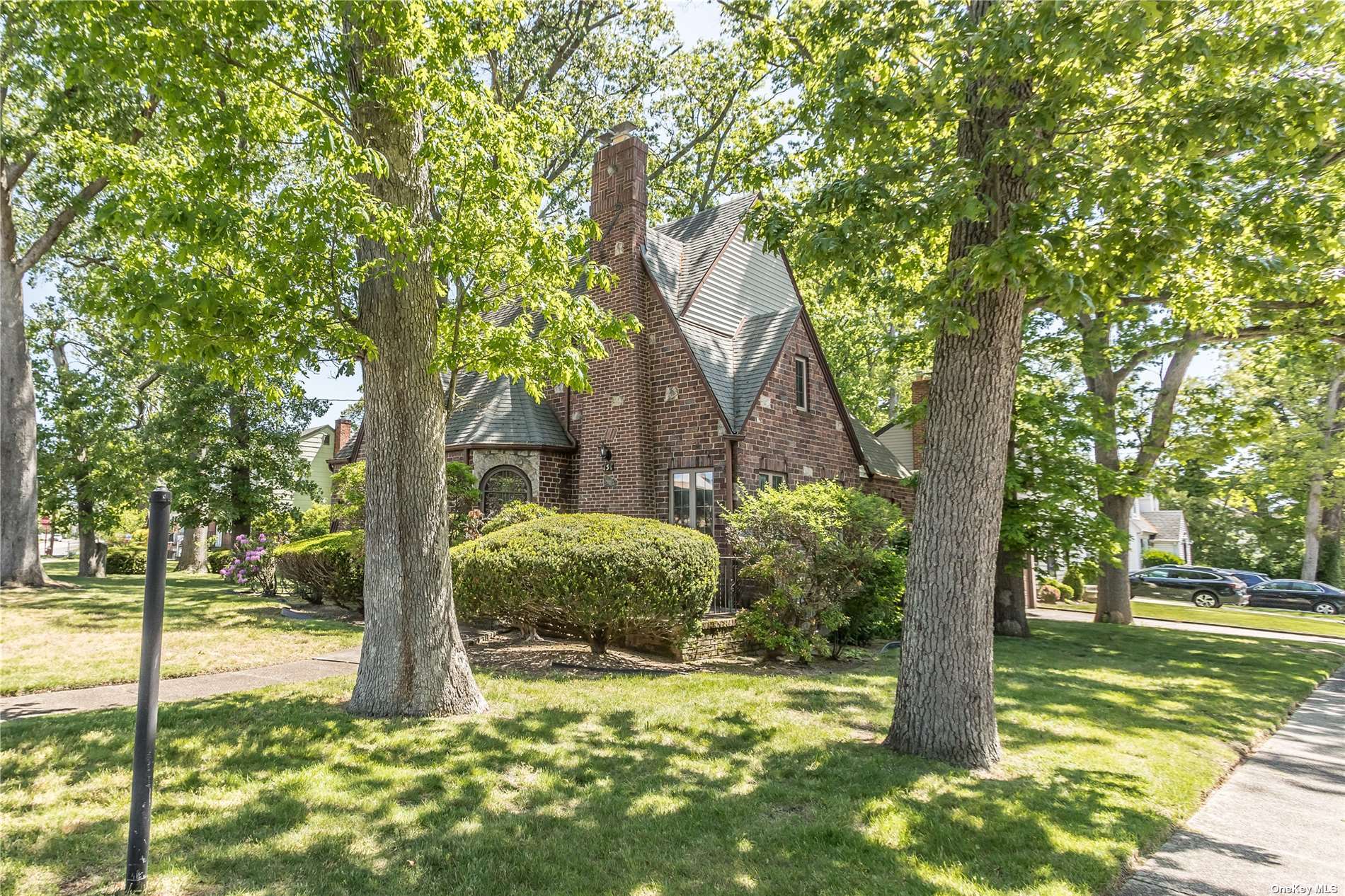 #1 photo, 151 Emerson Place, 长岛 Valley Stream , NY 11580