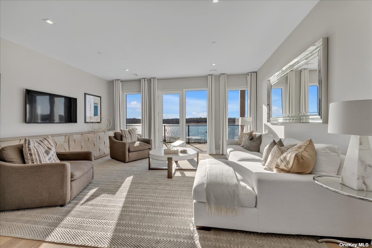 #1 photo, 10 Shore Road, 长岛 Glenwood Landing , NY 11547