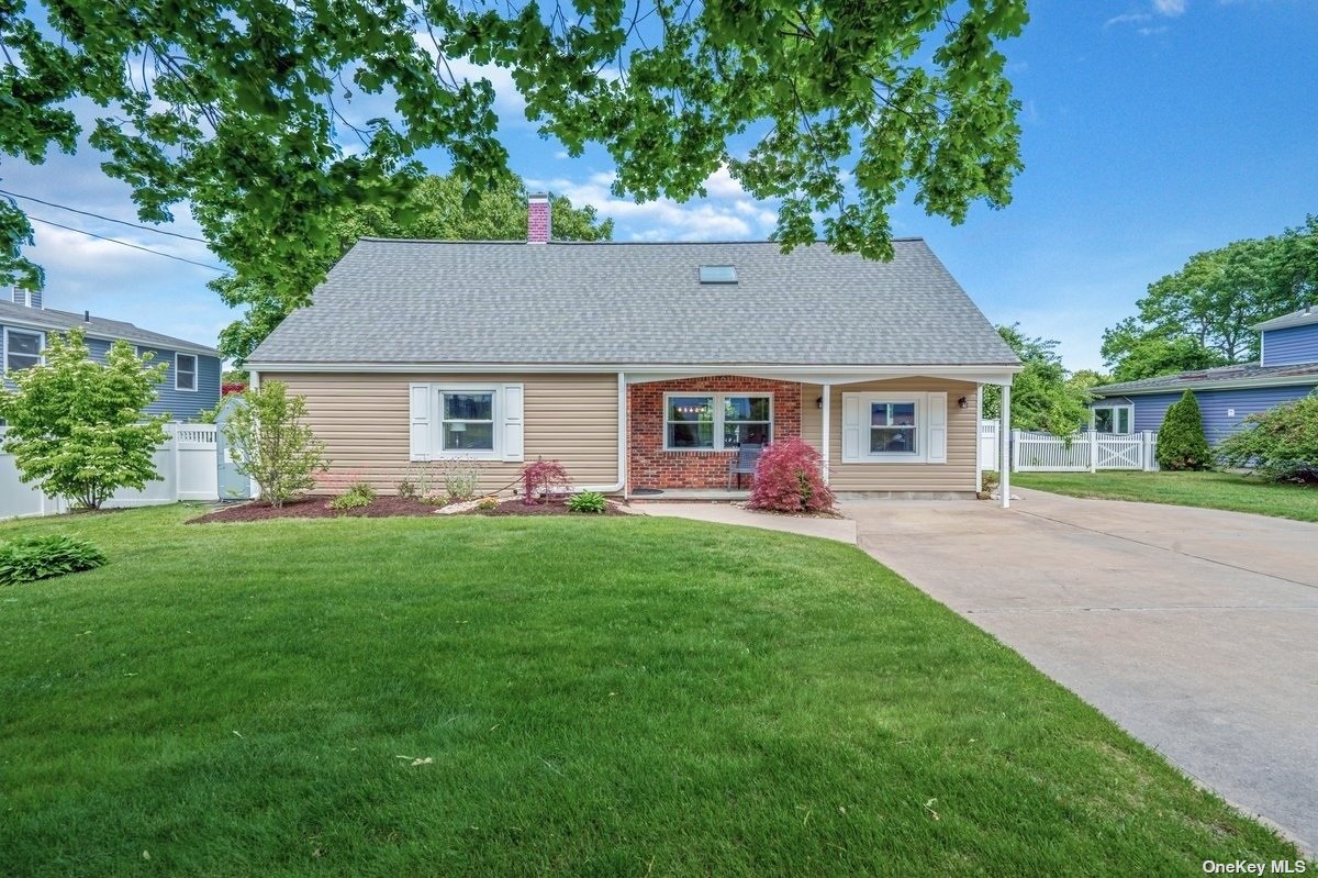 #1 photo, 49 Oneida Avenue, Selden , NY 11784