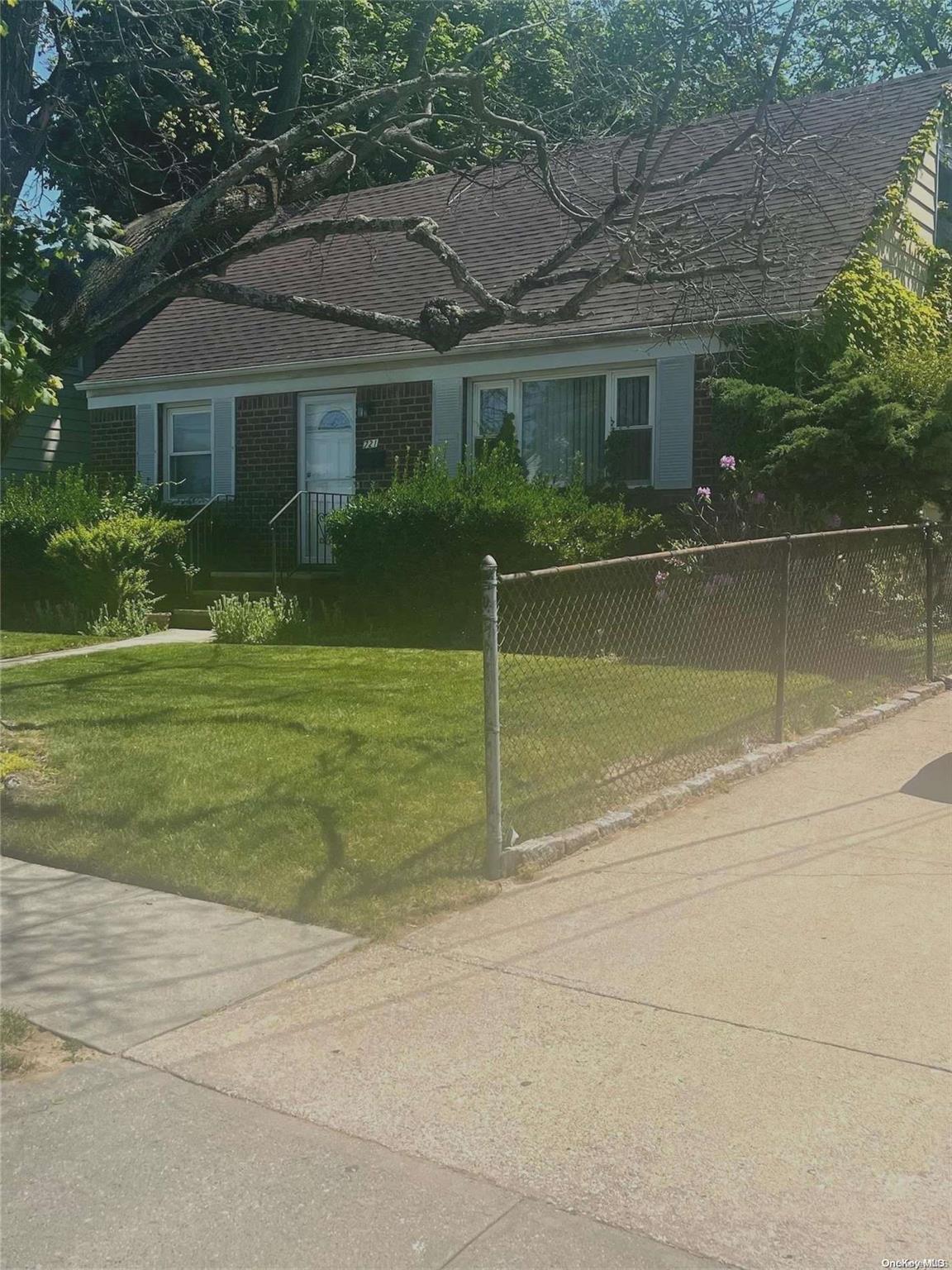 #1 photo, 721 Martin Drive, 长岛 Uniondale , NY 11553