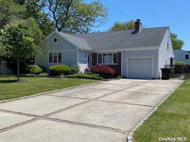 #1 photo, 123 Arbour Street, 东长岛 西艾斯利普 West Islip , NY 11795