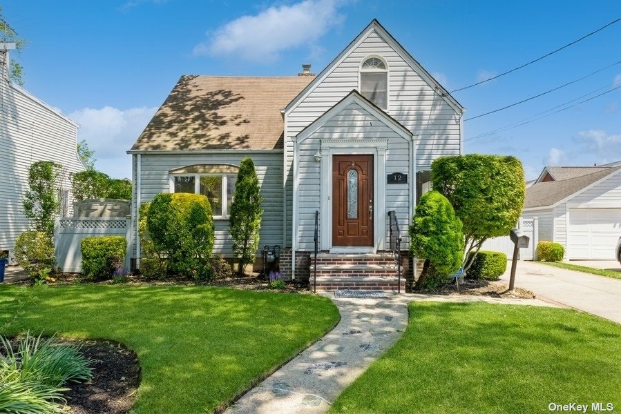 #1 photo, 12 Emmett Street, 长岛 New Hyde Park , NY 11040