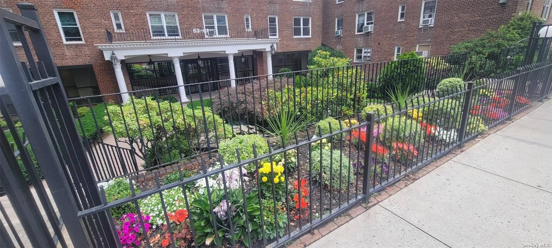 #1 photo, 63-61 Yellowstone Boulevard, 皇后区 森林小丘 Forest Hills , NY 11375