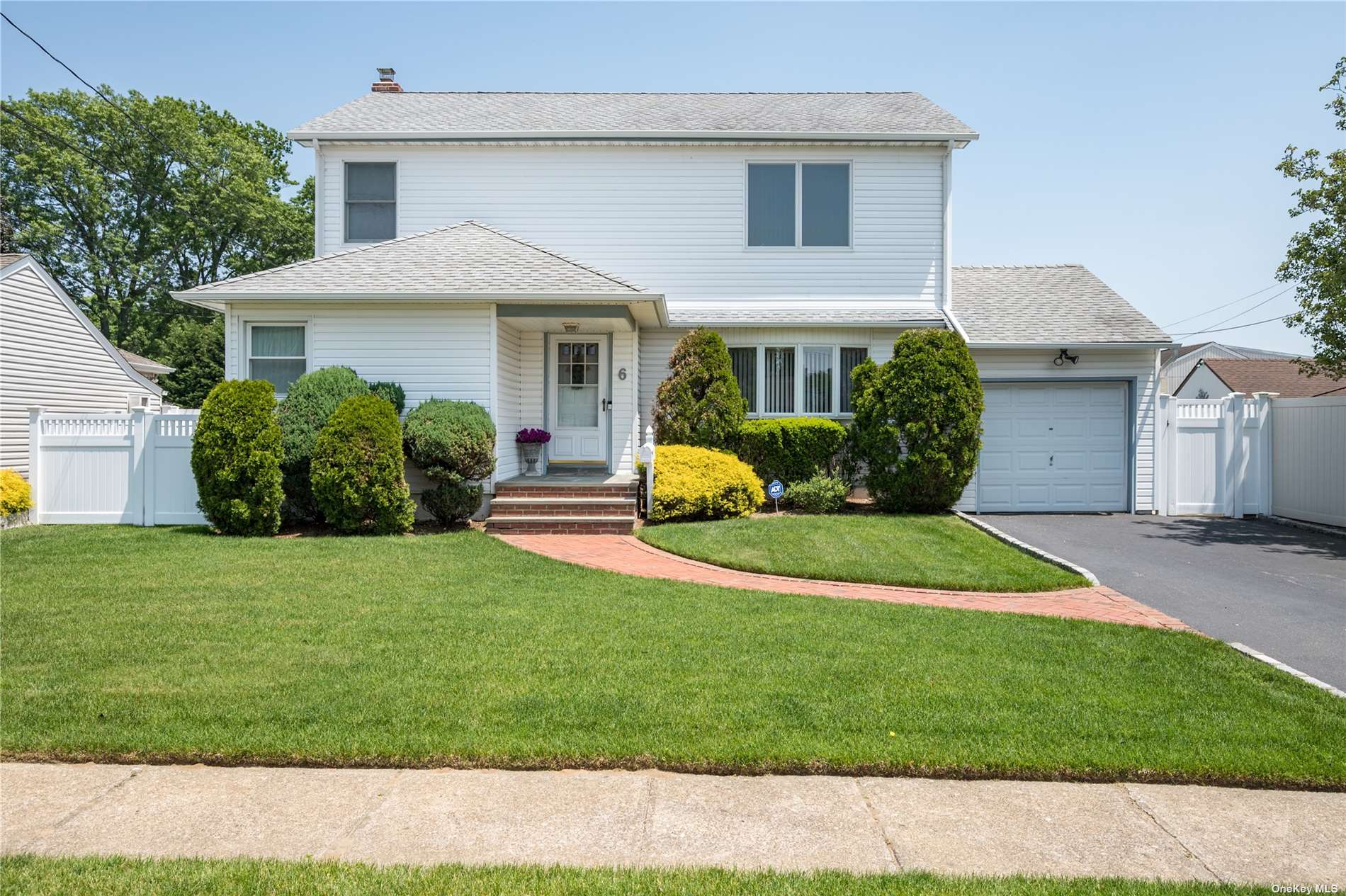 #1 photo, 6 Crocus Drive, नासाउ काउंटी Massapequa , NY 11758