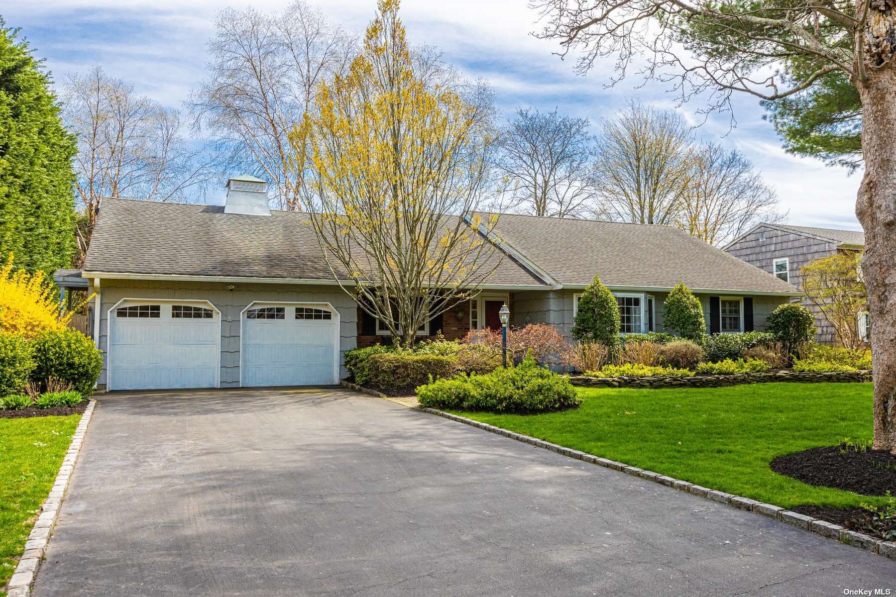 #1 photo, 18 Grace Court, 东长岛 海湾 Bay Shore , NY 11706