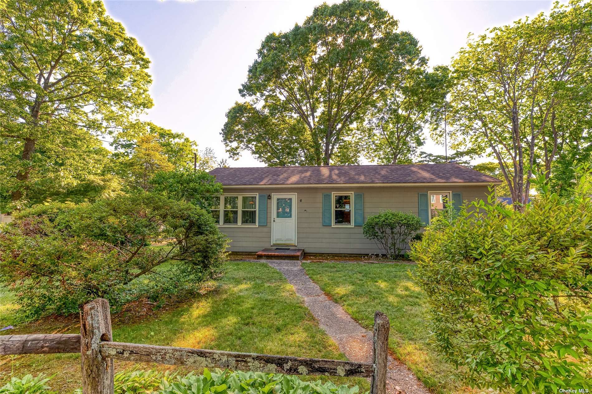 #1 photo, 6 Lakeview Drive, 东长岛 Middle Island , NY 11953