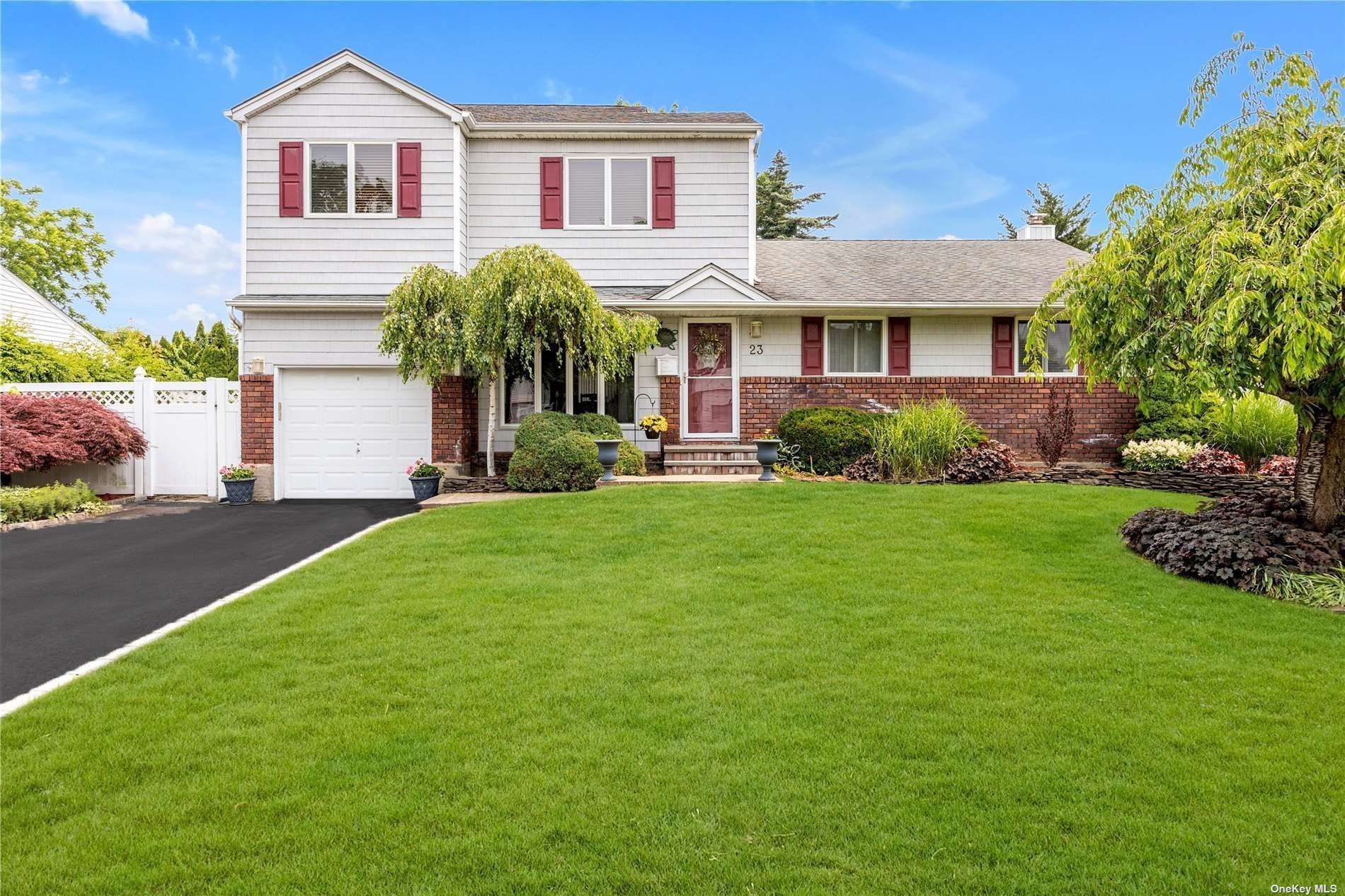 #1 photo, 23 Bluegrass Lane, 东长岛 康马克 Commack , NY 11725