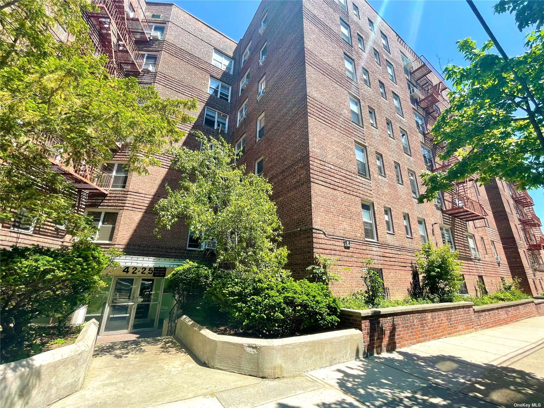 #1 photo, 42-25 80th Street, 皇后区 艾姆赫斯特 Elmhurst , NY 11373