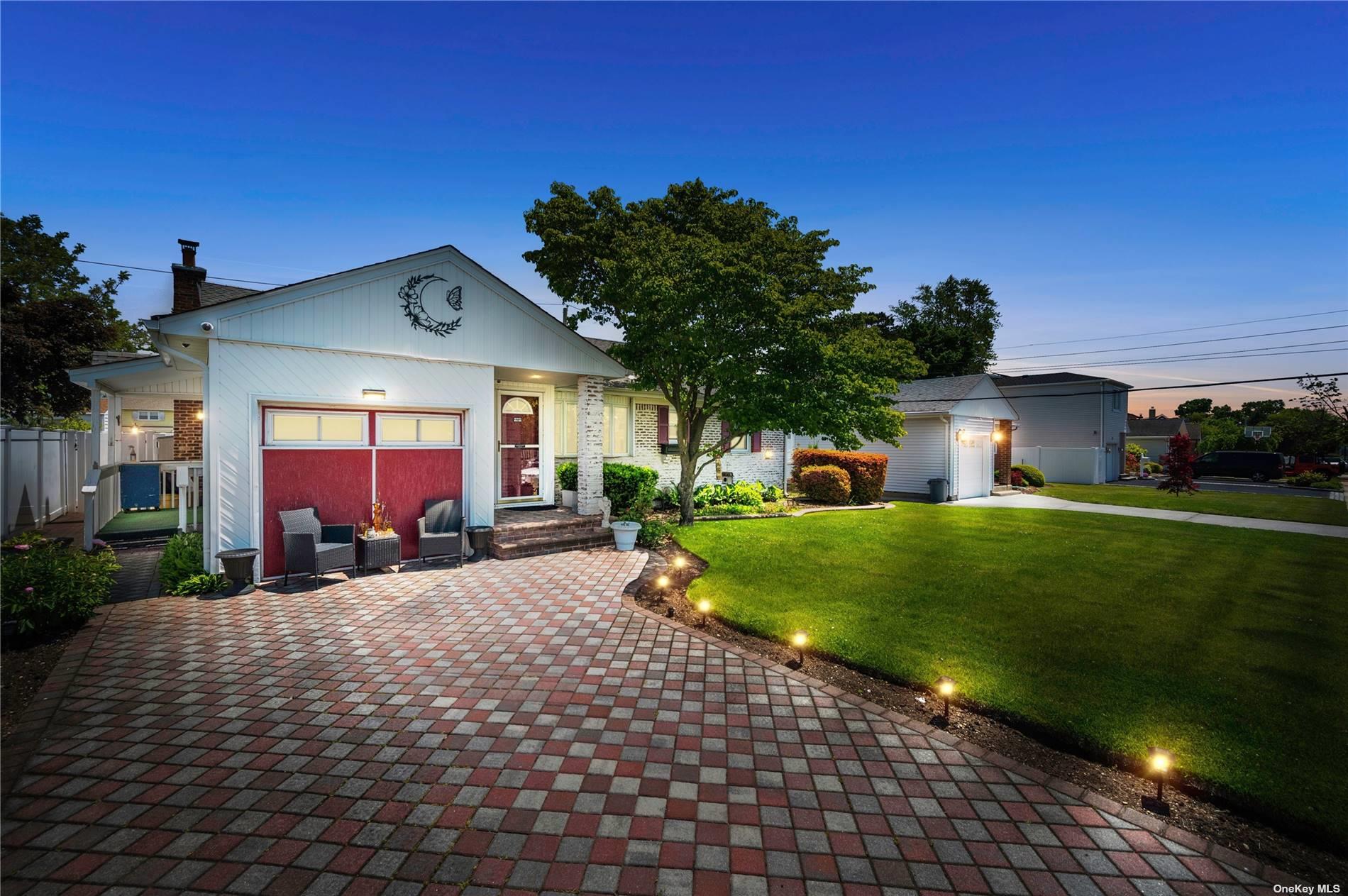 #1 photo, 11 Cheshire Road, מחוז נסאו Bethpage , NY 11714