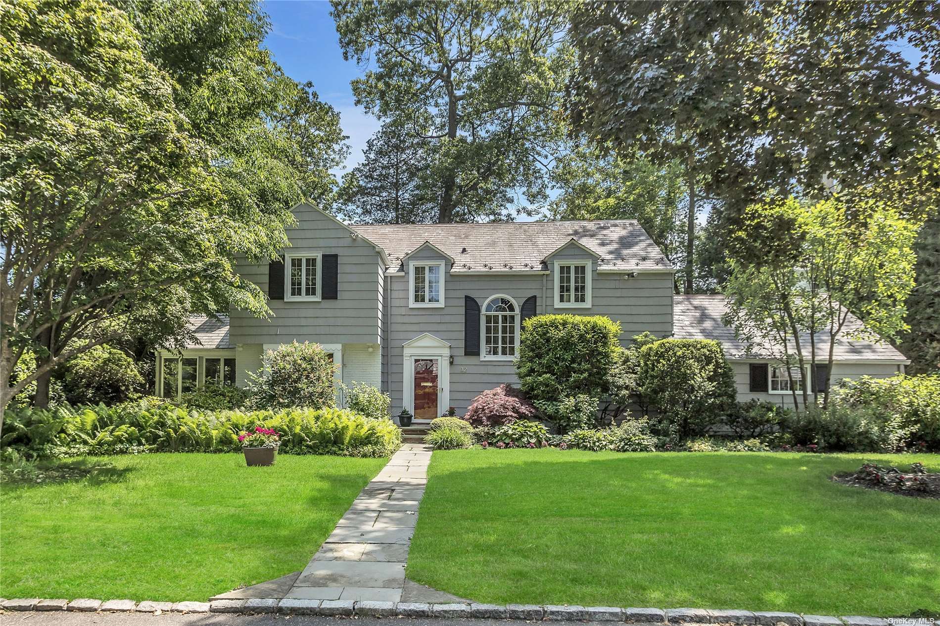 #1 photo, 32 Laurel Lane, 长岛 East Hills , NY 11577