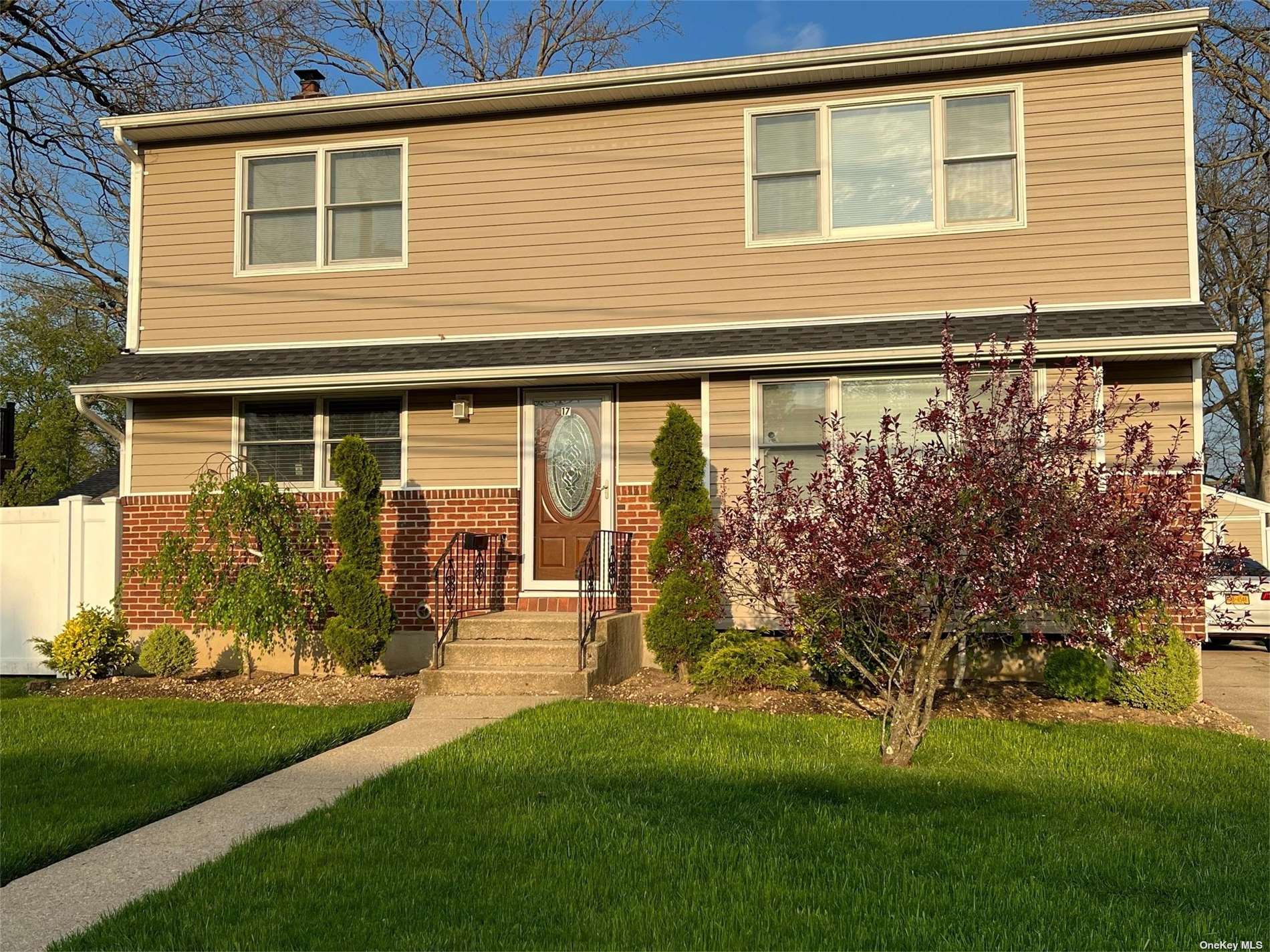 #1 photo, 17 Hallock Street, 长岛 Farmingdale , NY 11735
