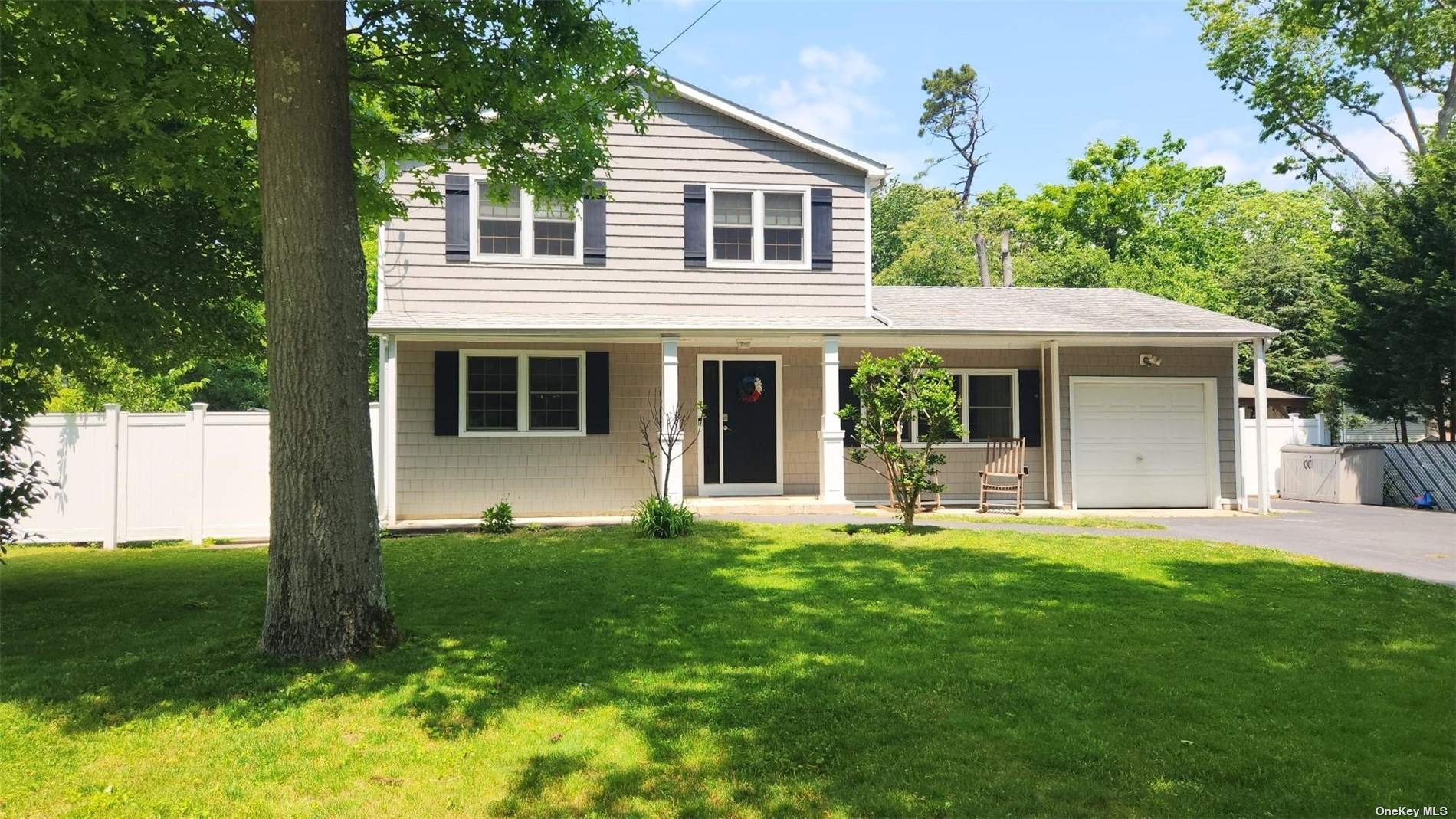 #1 photo, 279 Peconic Street, 东长岛 Ronkonkoma , NY 11779