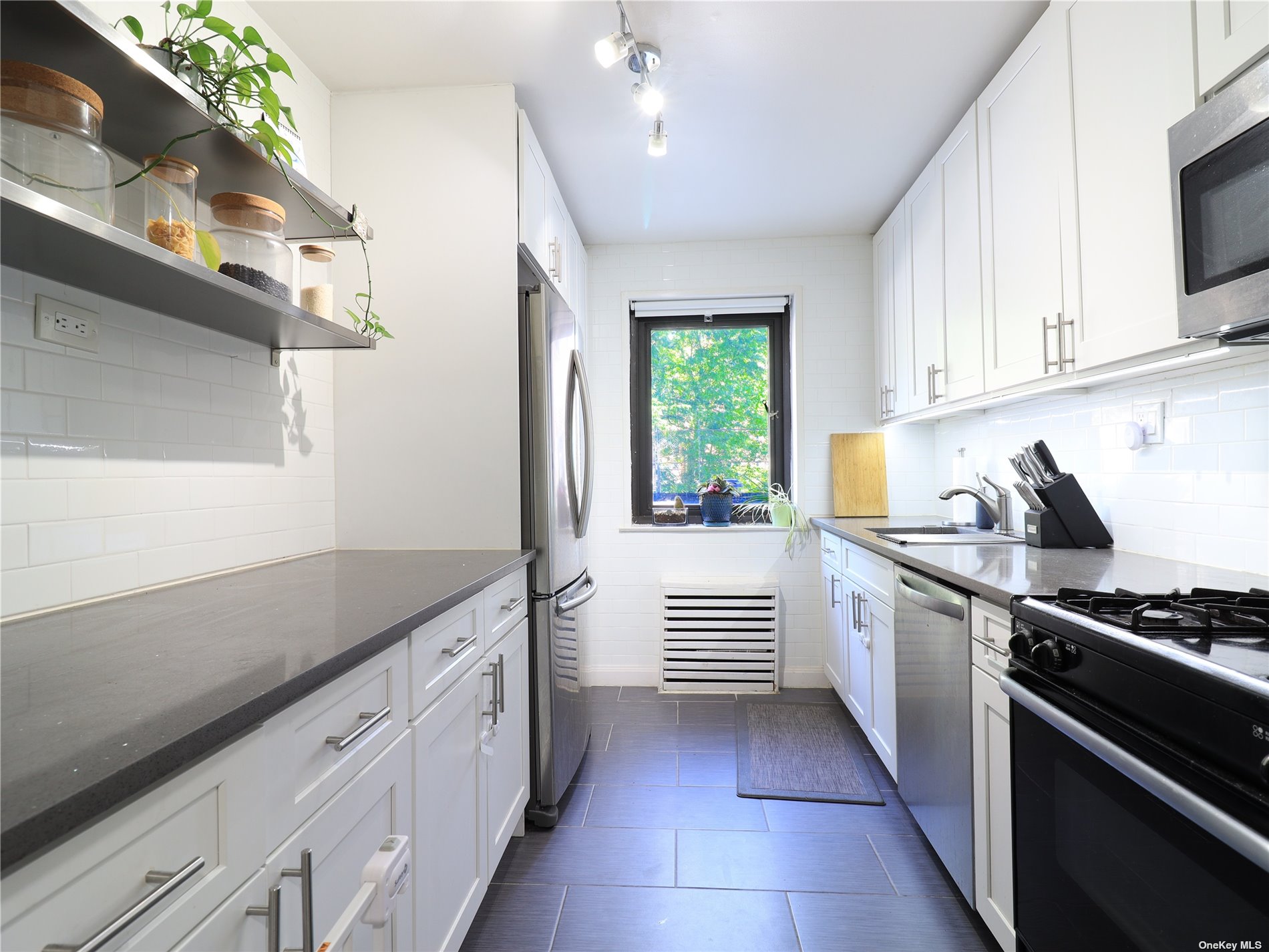 #1 photo, 138-25 31 Drive, 法拉盛 Flushing , NY 11354