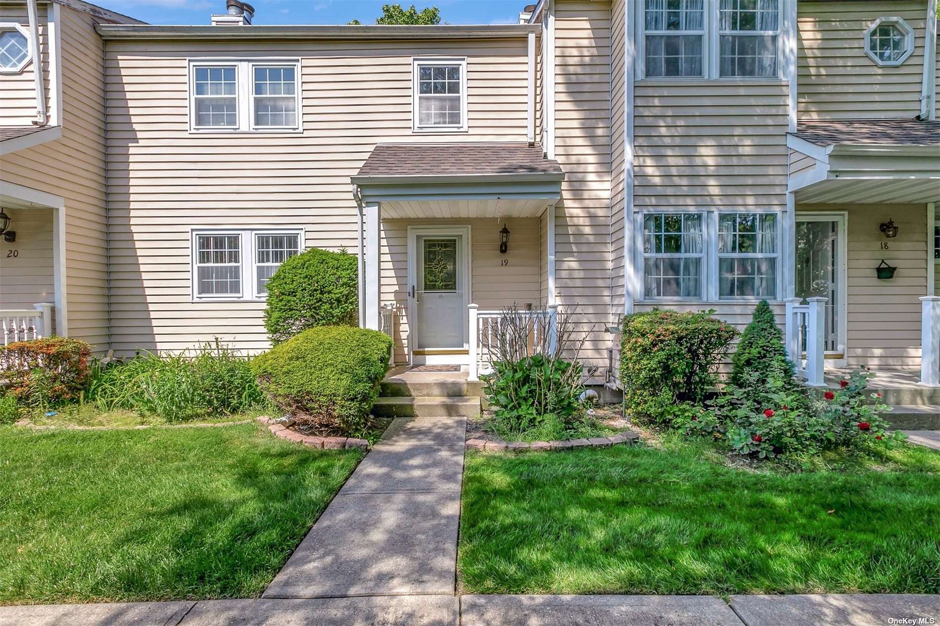 #1 photo, 19 Huntington Commons, सफ़ोक काउंटी Yaphank , NY 11980