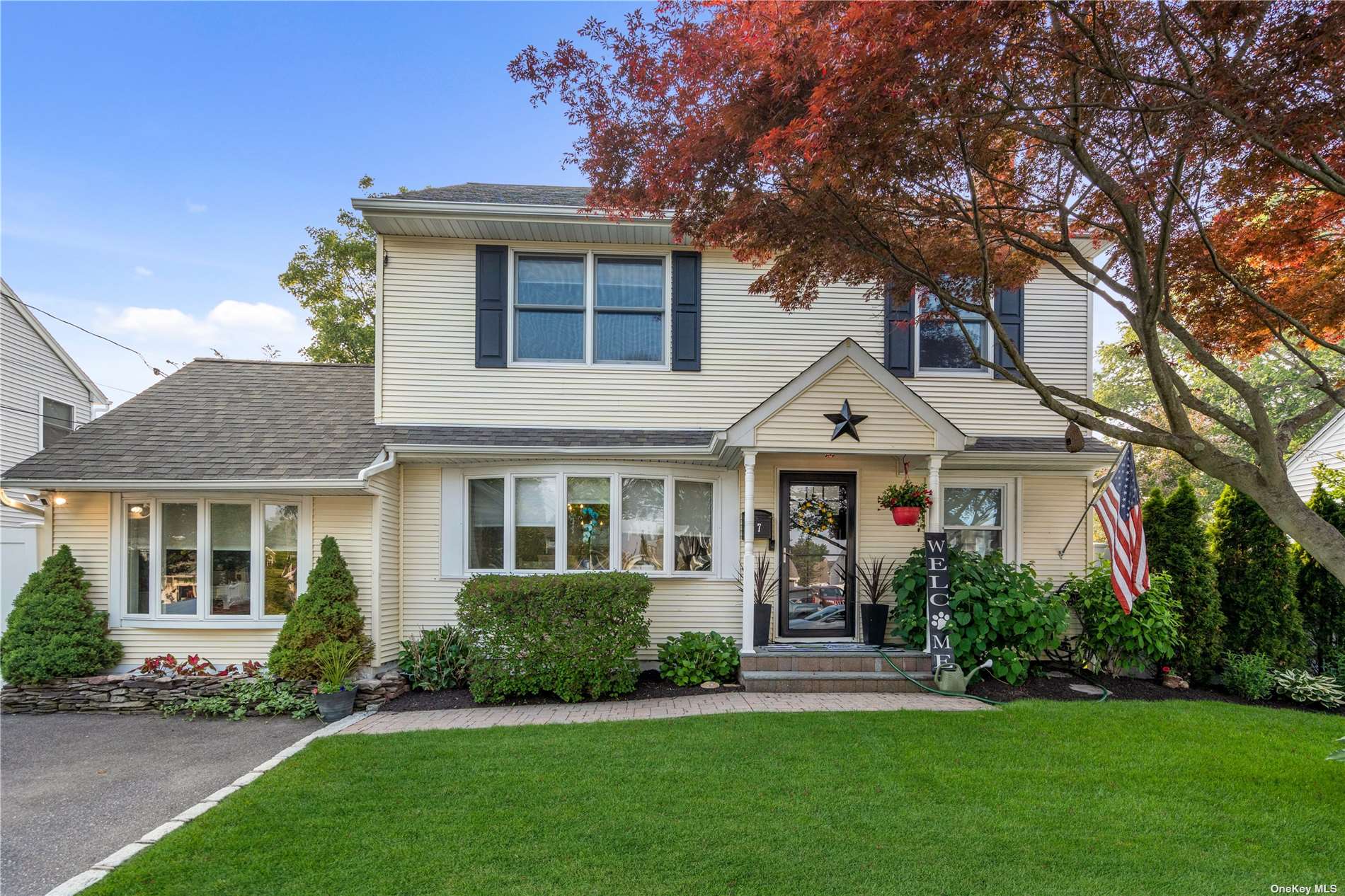 #1 photo, 7 Topland, East Northport , NY 11731