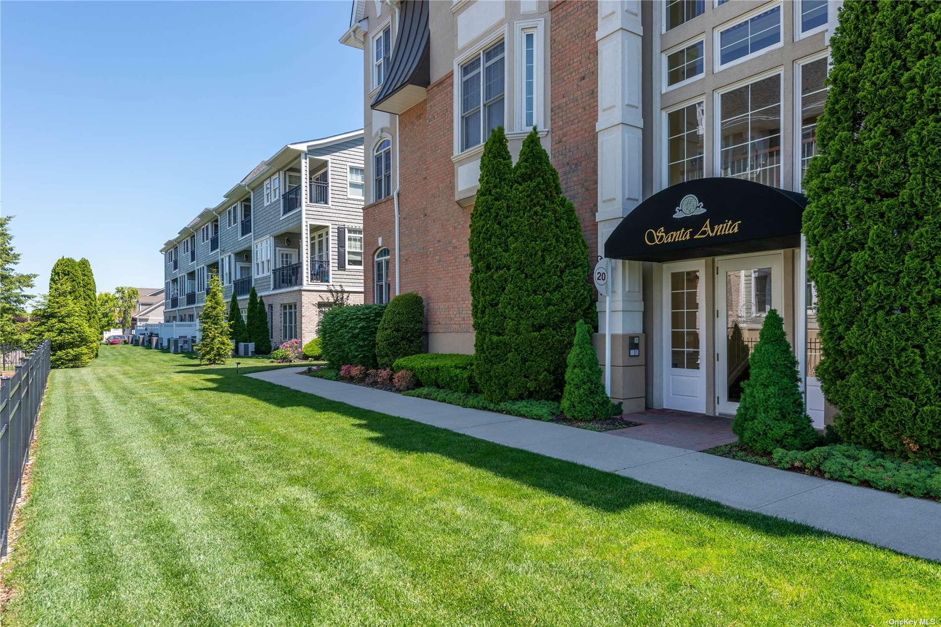 #1 photo, 707 Roosevelt Way, 长岛 西布雷 Westbury , NY 11590