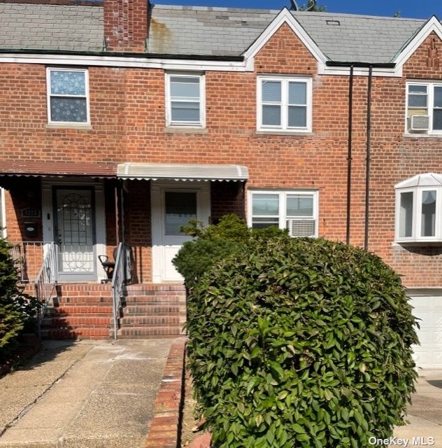 #1 photo, 42-25 195th Street, 法拉盛 Flushing , NY 11358