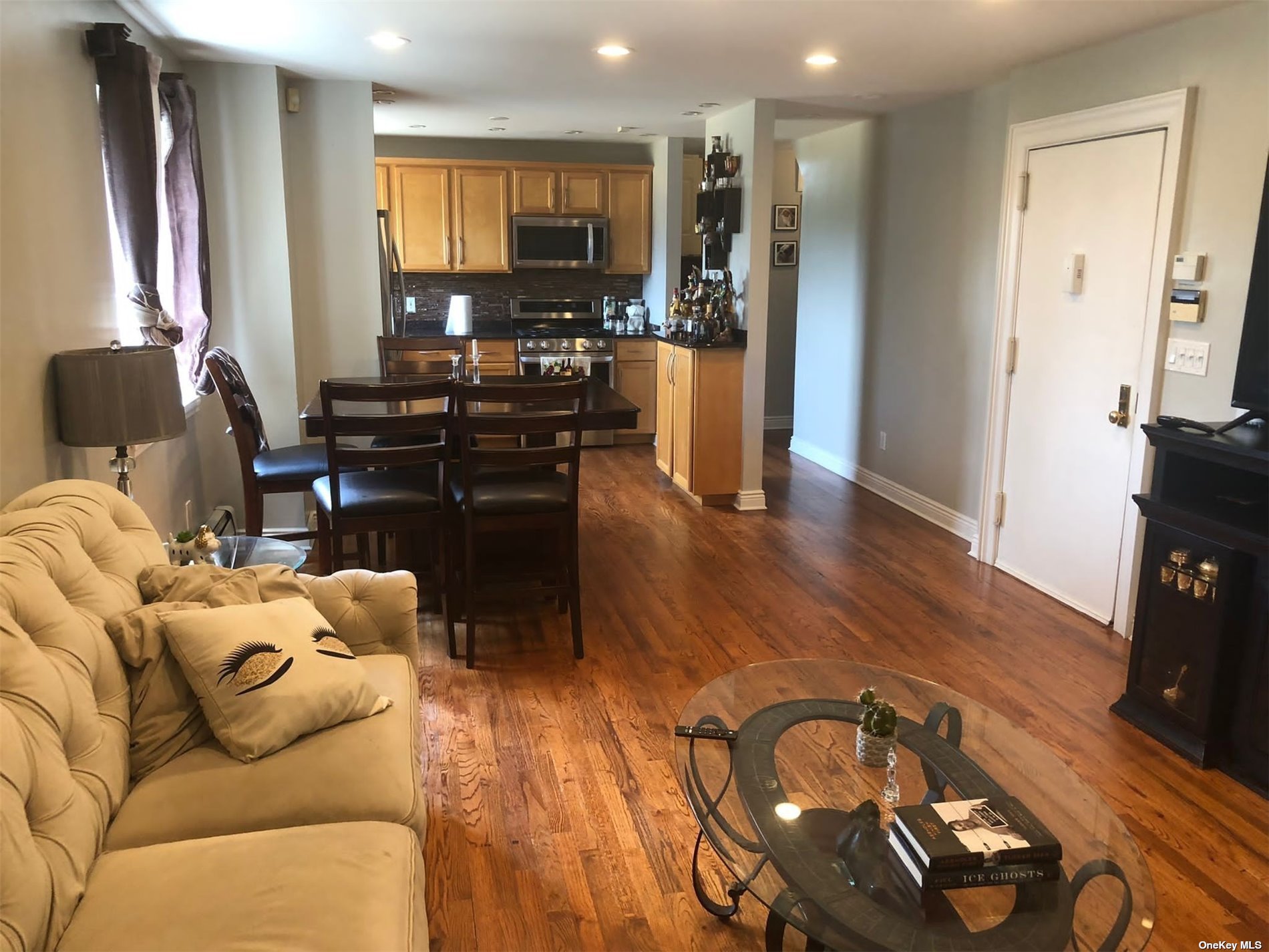 #1 photo, 85-30 Dumont Avenue, 皇后区 奥松公园 Ozone Park , NY 11417