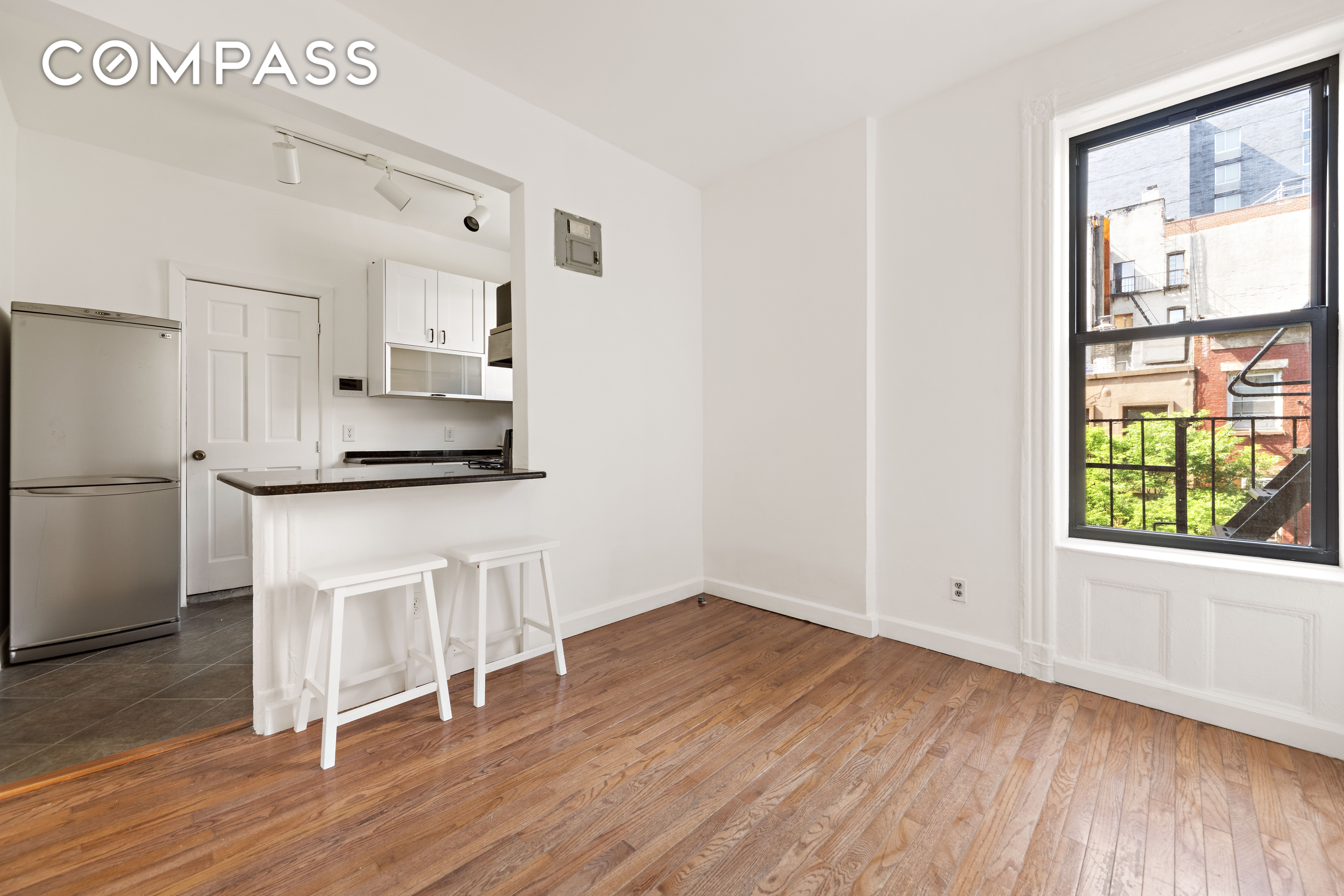 #1 photo, 327 East 3rd Street, 曼哈顿 格林威治村 E. Greenwich Village , NY 10009