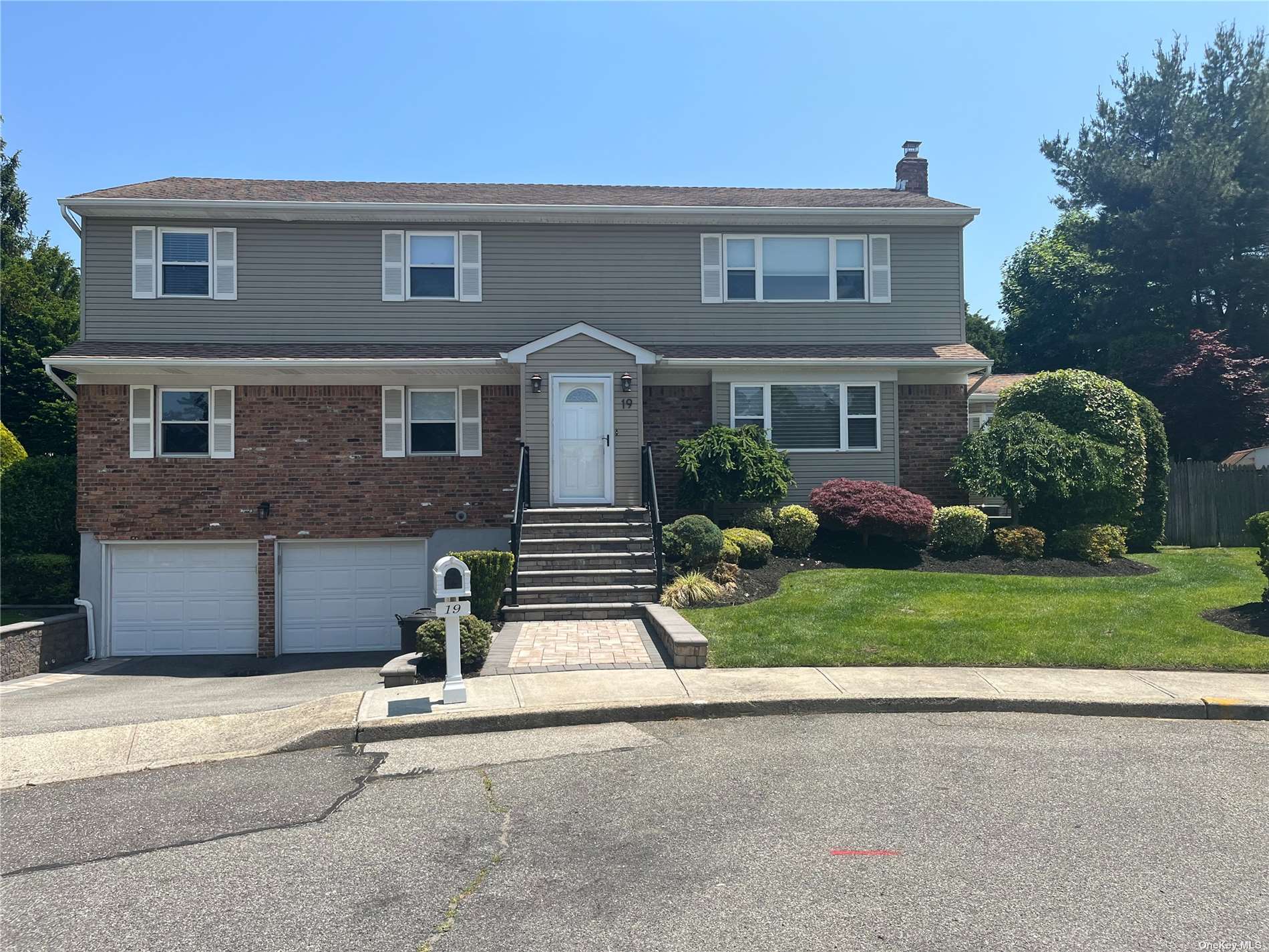 #1 photo, 19 Maxwell Court, 长岛 Plainview , NY 11803