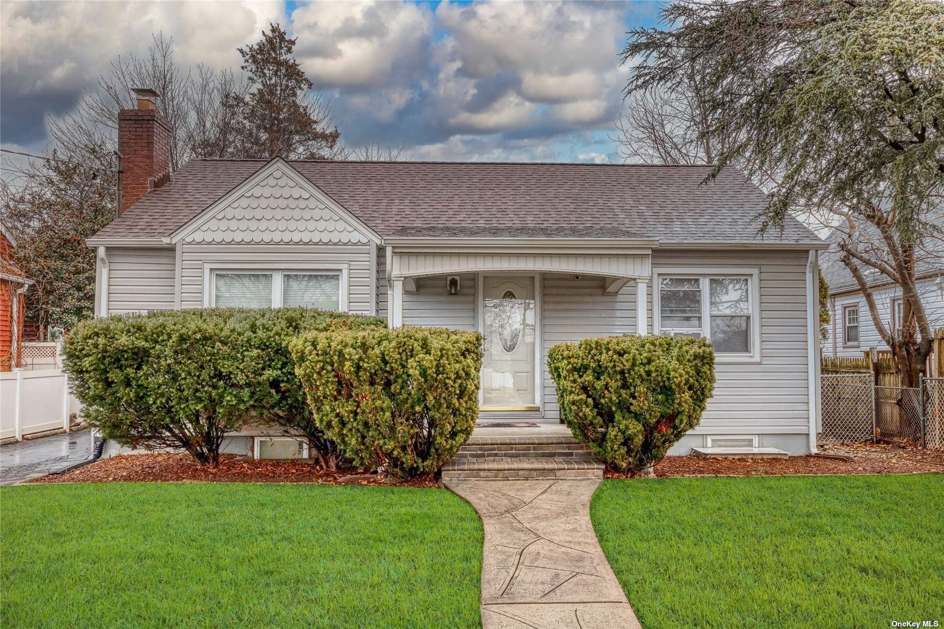 #1 photo, 143 Bay Avenue, 长岛 Hicksville , NY 11801