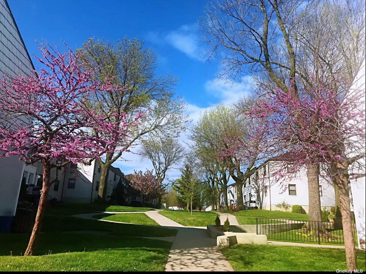 #1 photo, 6868 136th Street, 皇后区 秋园 Kew Garden Hills , NY 11367