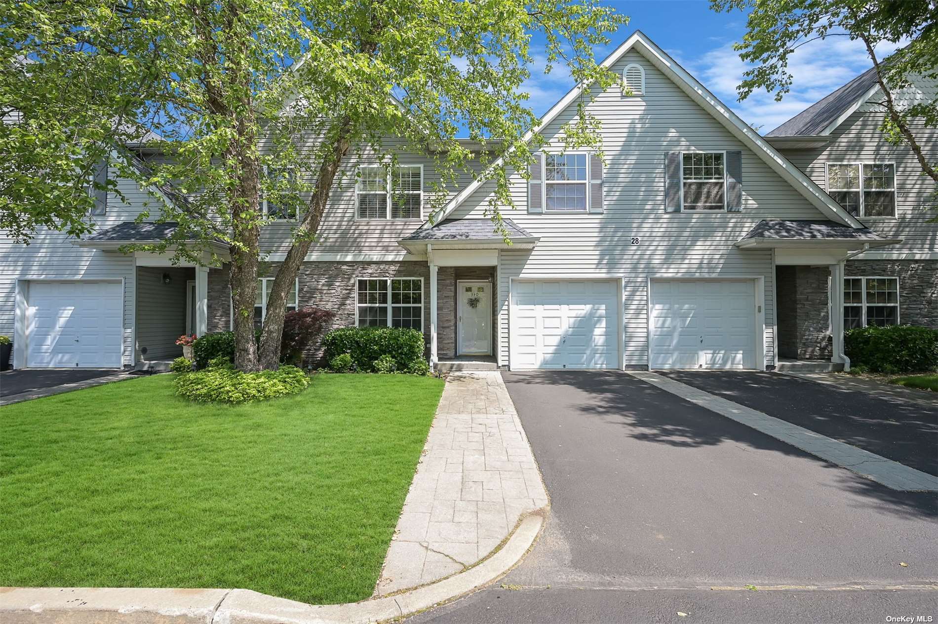 #1 photo, 330 Medea Way, 东长岛 Central Islip , NY 11722