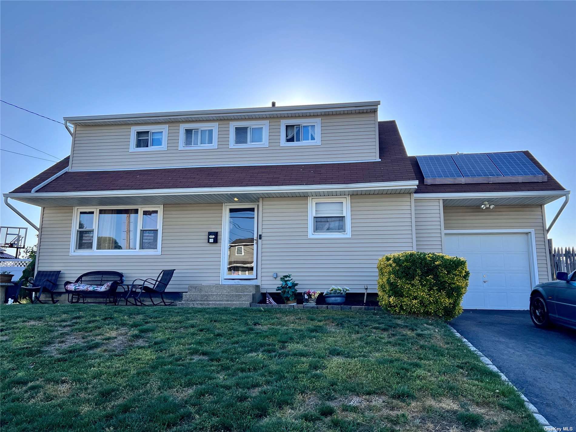 #1 photo, 646 Everdell Avenue, West Islip , NY 11795