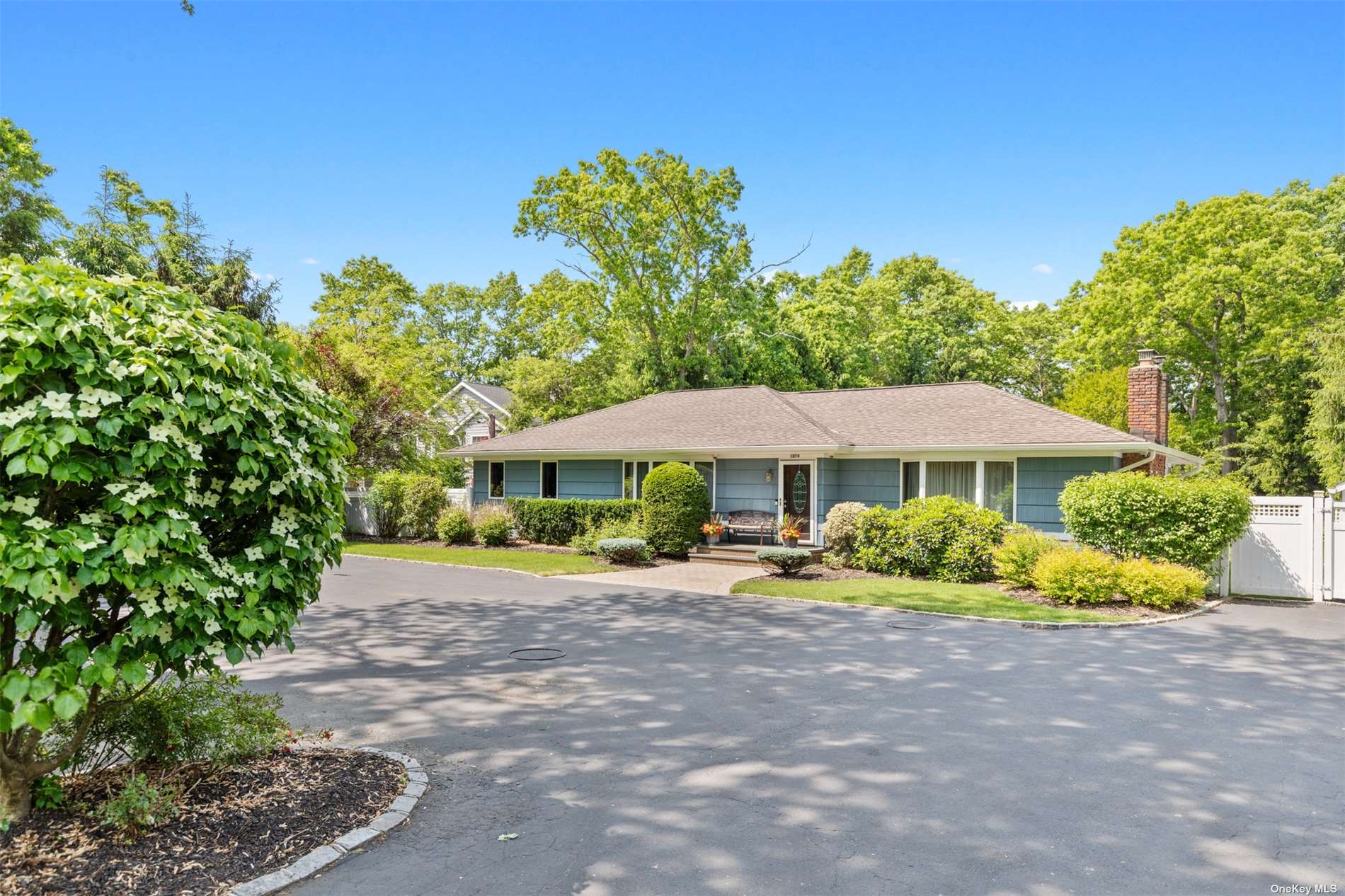 #1 photo, 1074 Westminster Avenue, 东长岛 Dix小山 Dix Hills , NY 11746