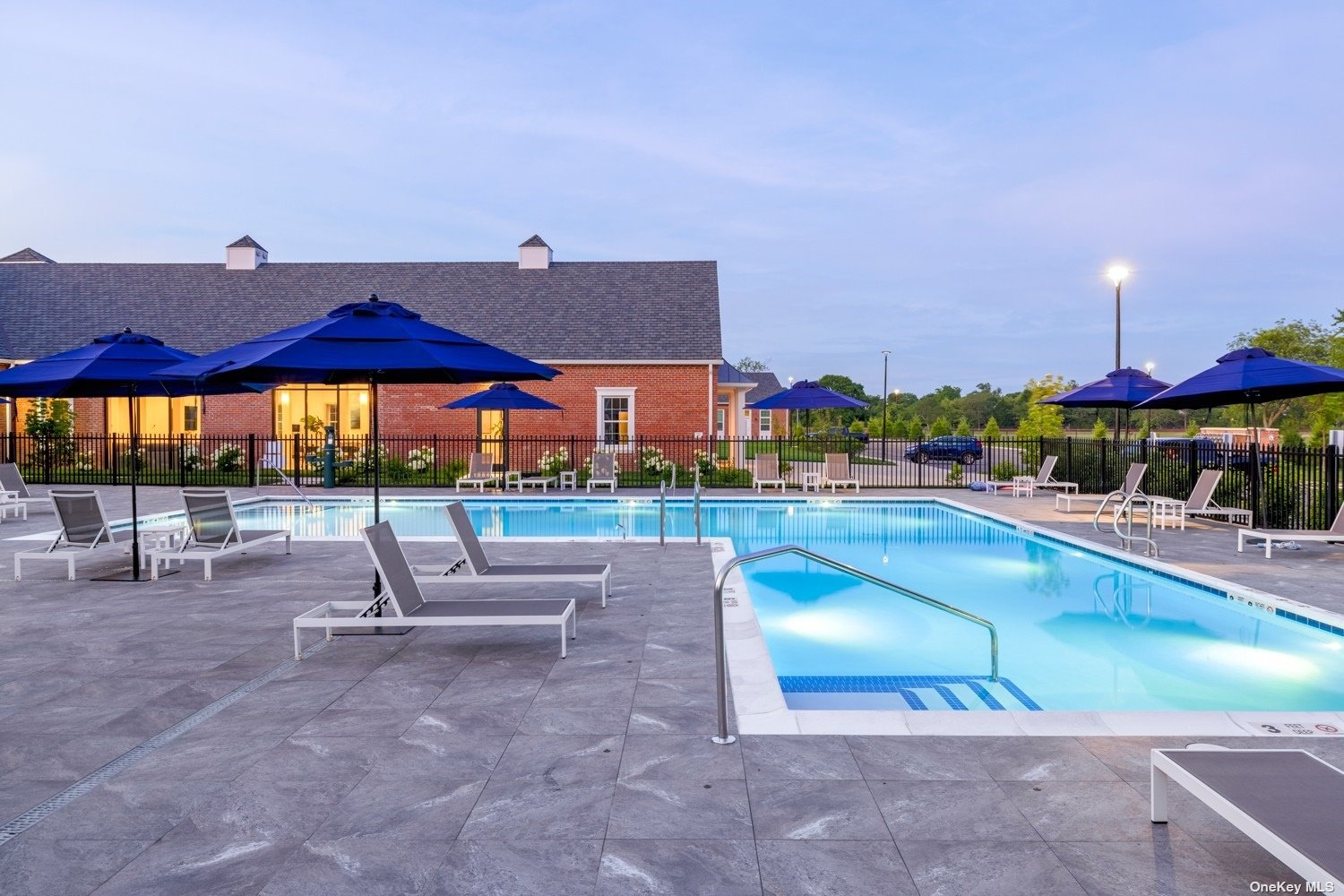 #1 photo, 75 Circle Drive, 东长岛 Central Islip , NY 11722