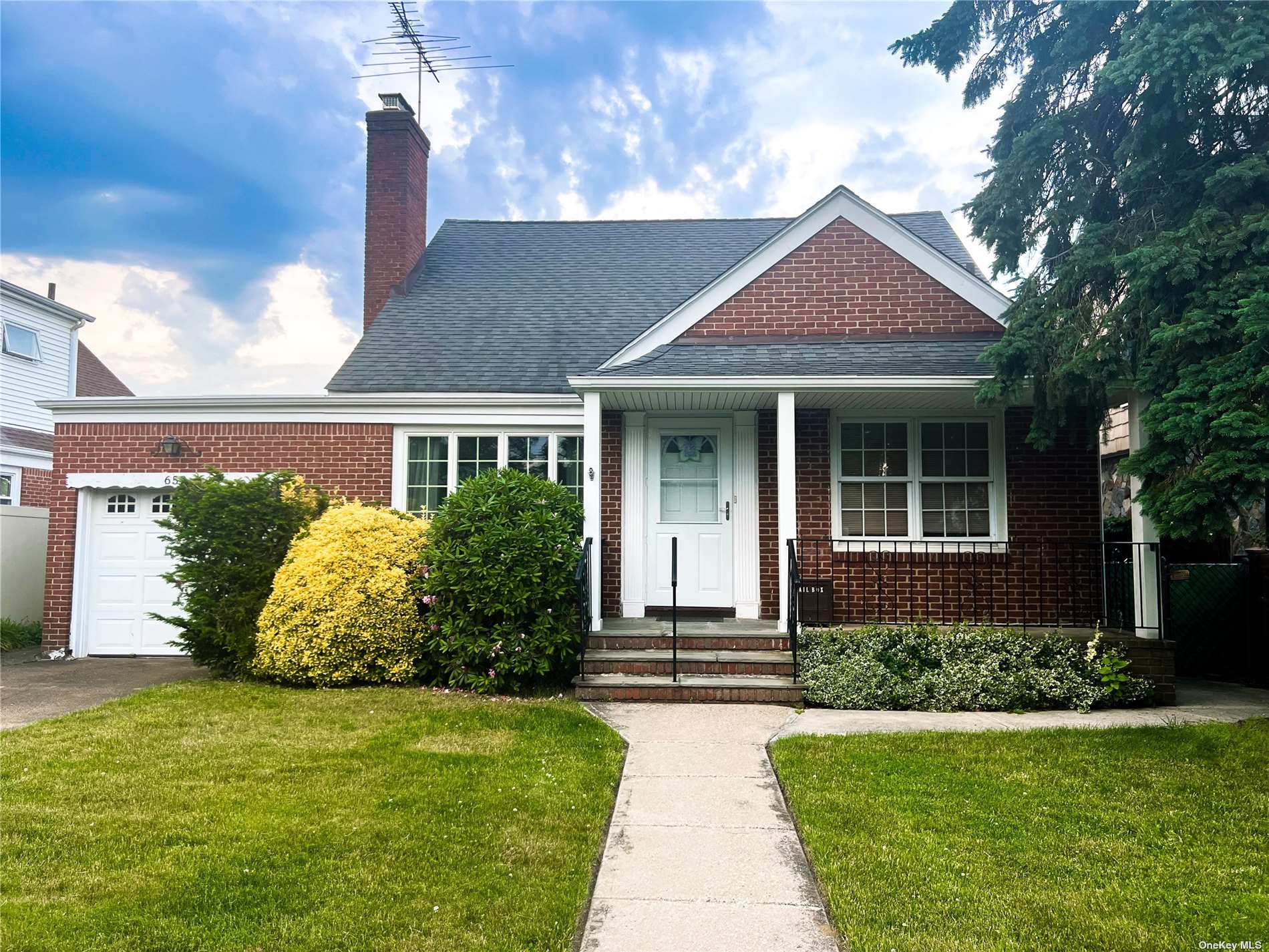 #1 photo, 652 Concord Avenue, 长岛 Williston Park , NY 11596