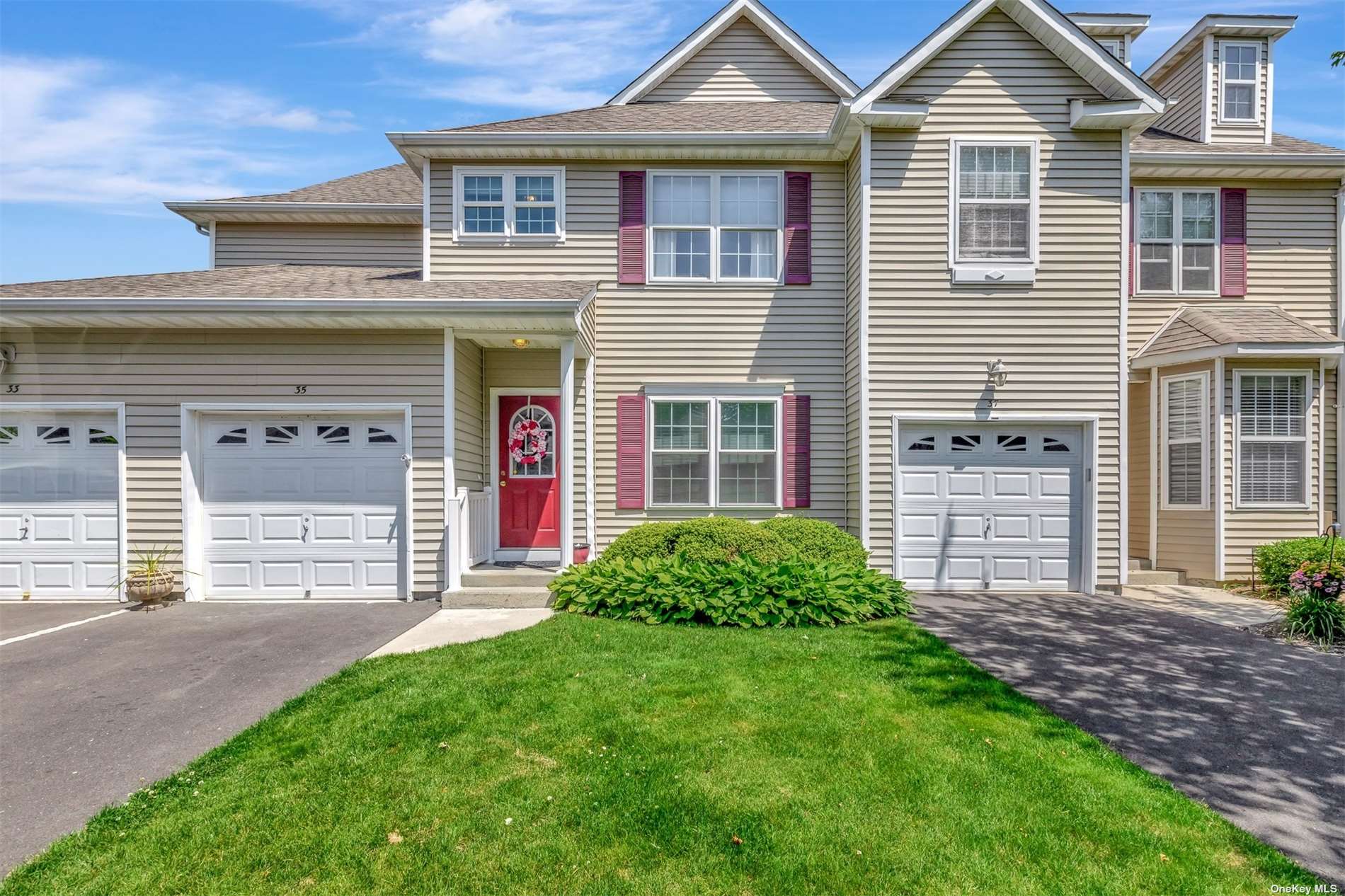 #1 photo, 35 Snowdance Lane, 东长岛 Nesconset , NY 11767