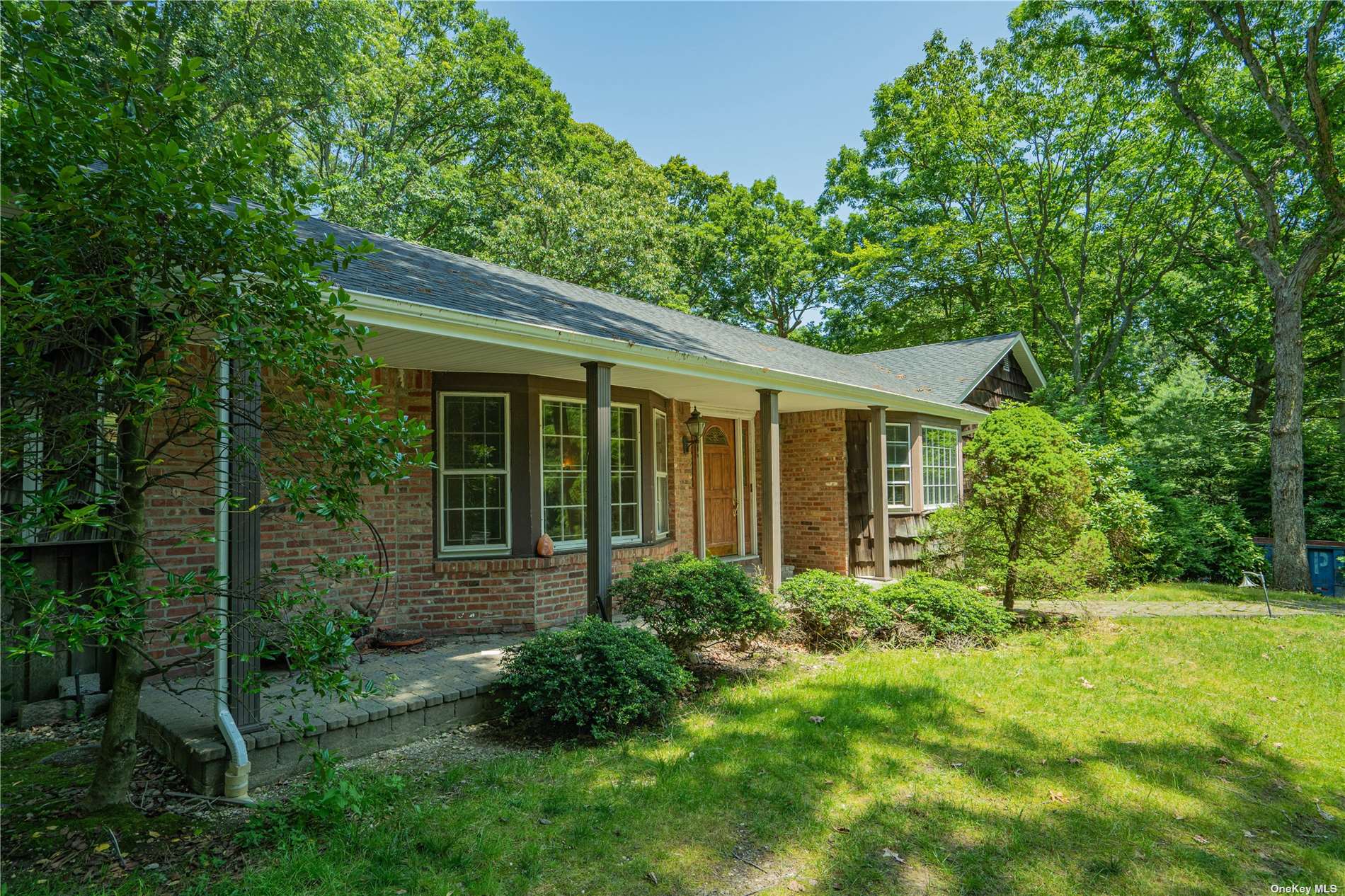 #1 photo, 1 Hutch Court, 东长岛 Dix小山 Dix Hills , NY 11746