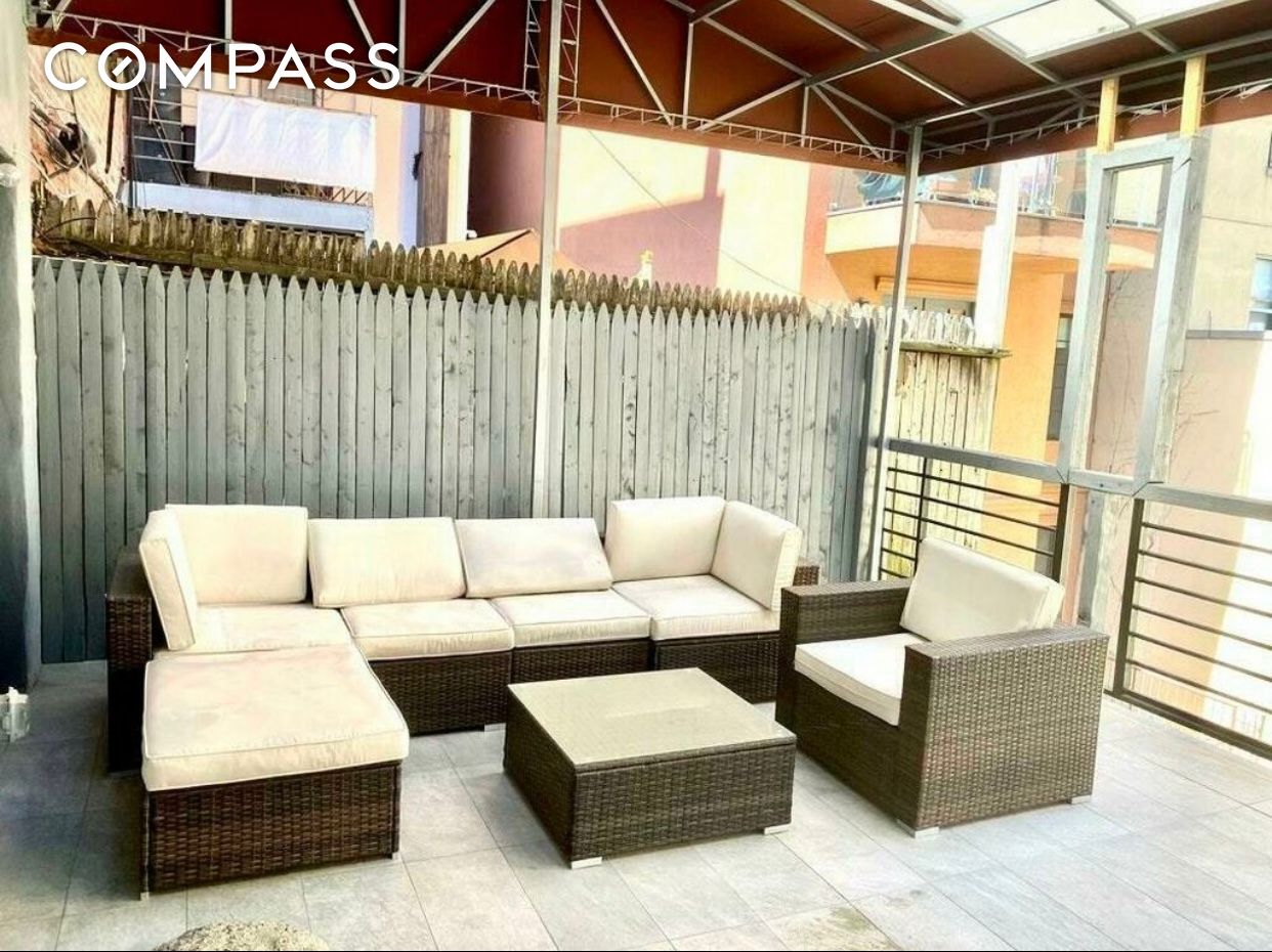 #1 photo, 115 Ave C, 曼哈顿 格林威治村 E. Greenwich Village , NY 10009