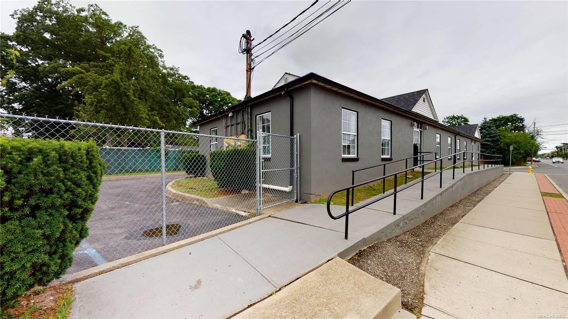 #1 photo, 207 Bay Shore Road, 东长岛 鹿园 Deer Park , NY 11729