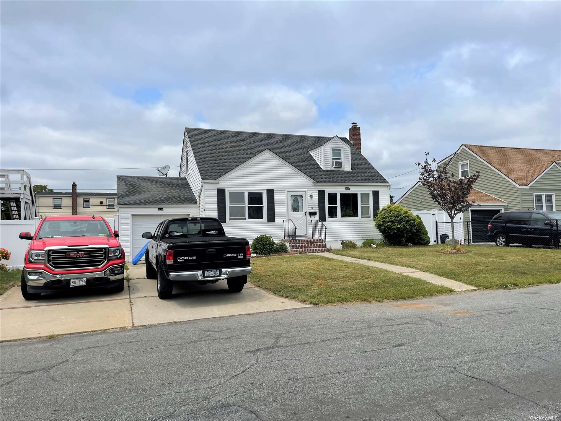 #1 photo, 11 Maple Drive, 东长岛 Lindenhurst , NY 11757