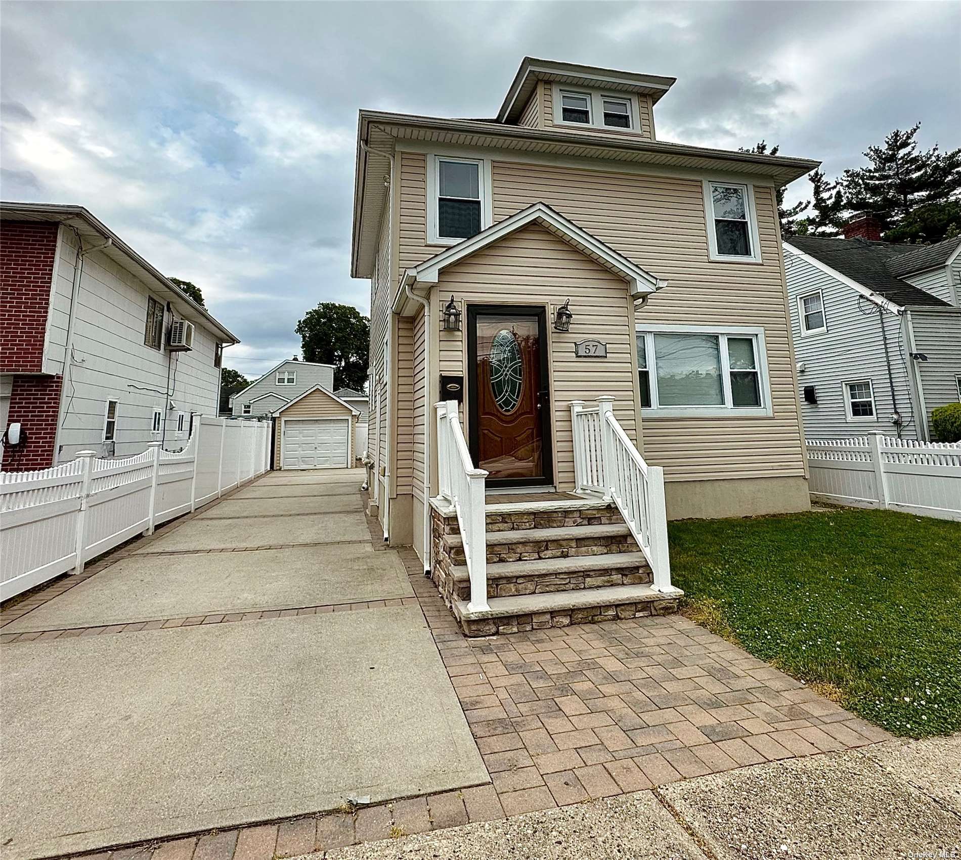 #1 photo, 57 Willoughby Ave, 长岛 Hicksville , NY 11801