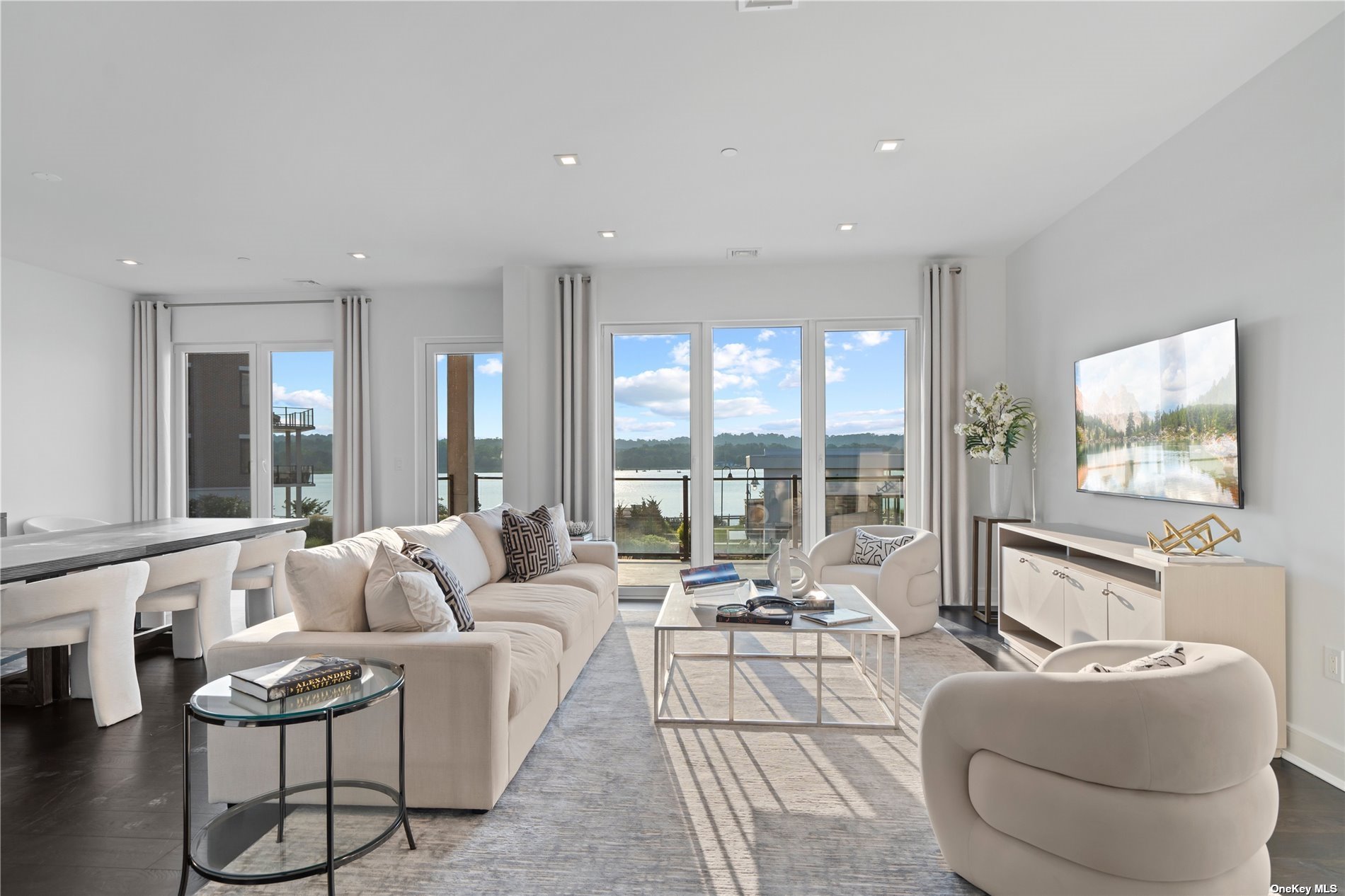 #1 photo, 10 Shore Road, 长岛 Glenwood Landing , NY 11547