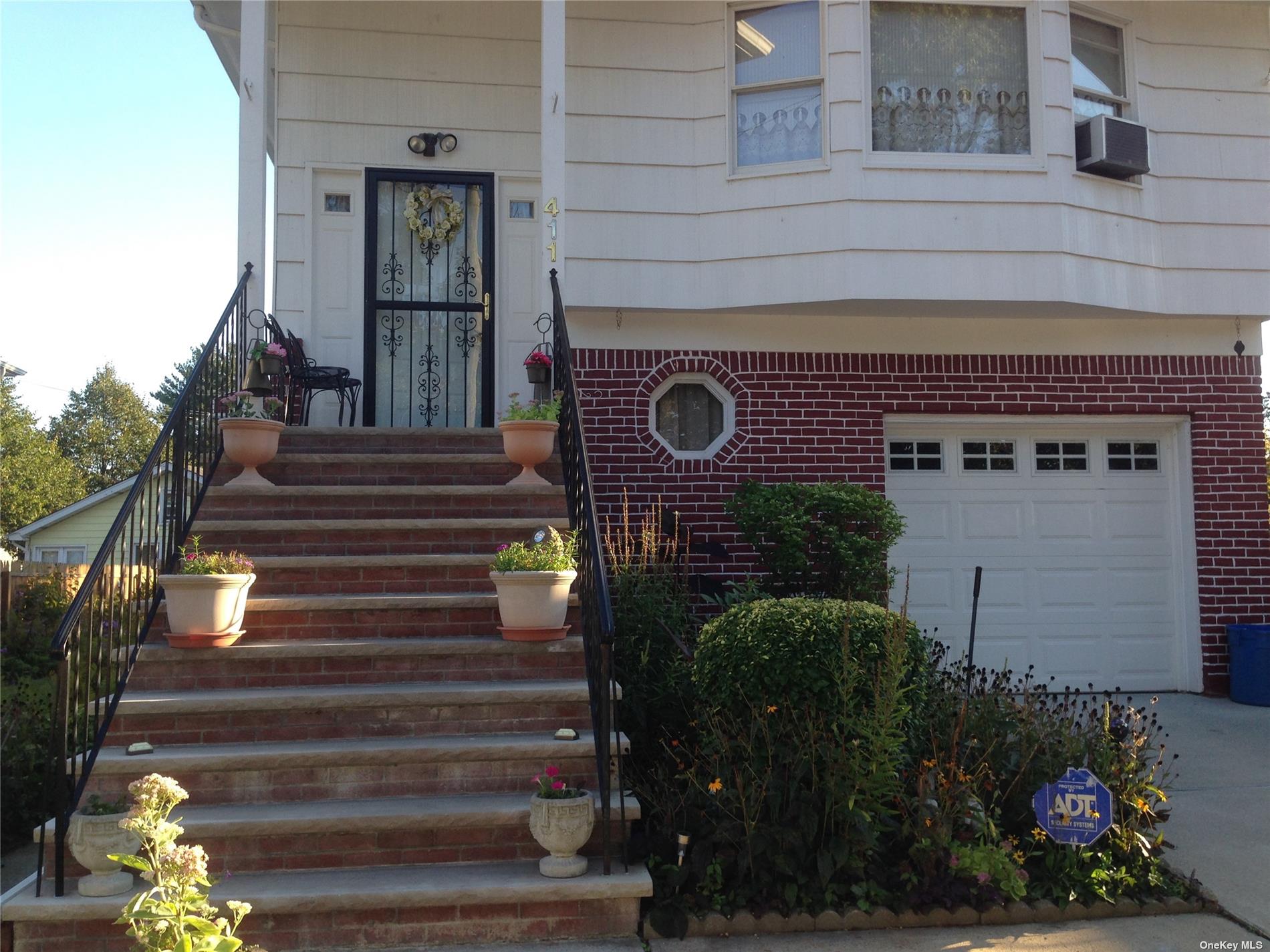 #1 photo, 411 Clinton Avenue, 长岛 Rockville Centre , NY 11570