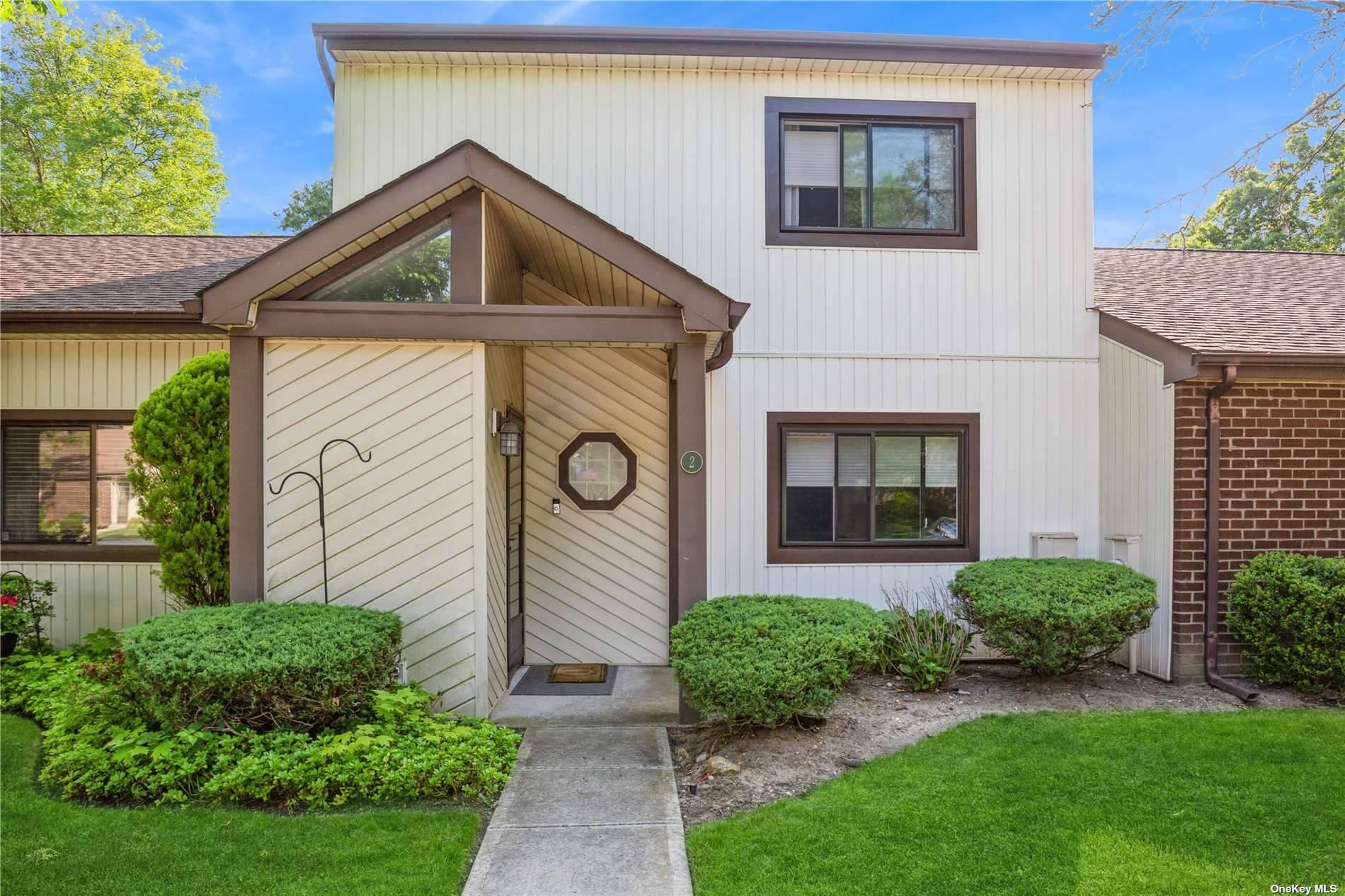 #1 photo, 2 Woodmont Court, 东长岛 Holtsville , NY 11742