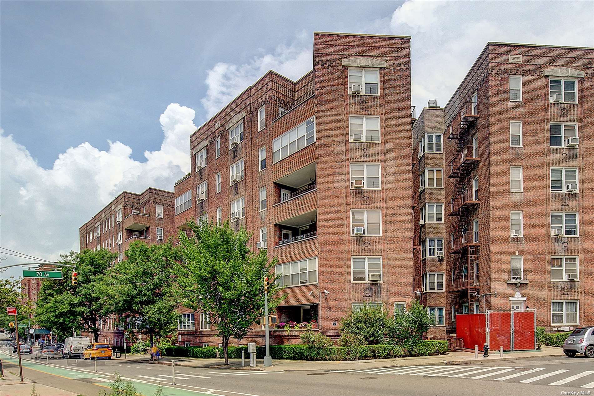 #1 photo, 106-15 Queens Boulevard, 皇后区 森林小丘 Forest Hills , NY 11375