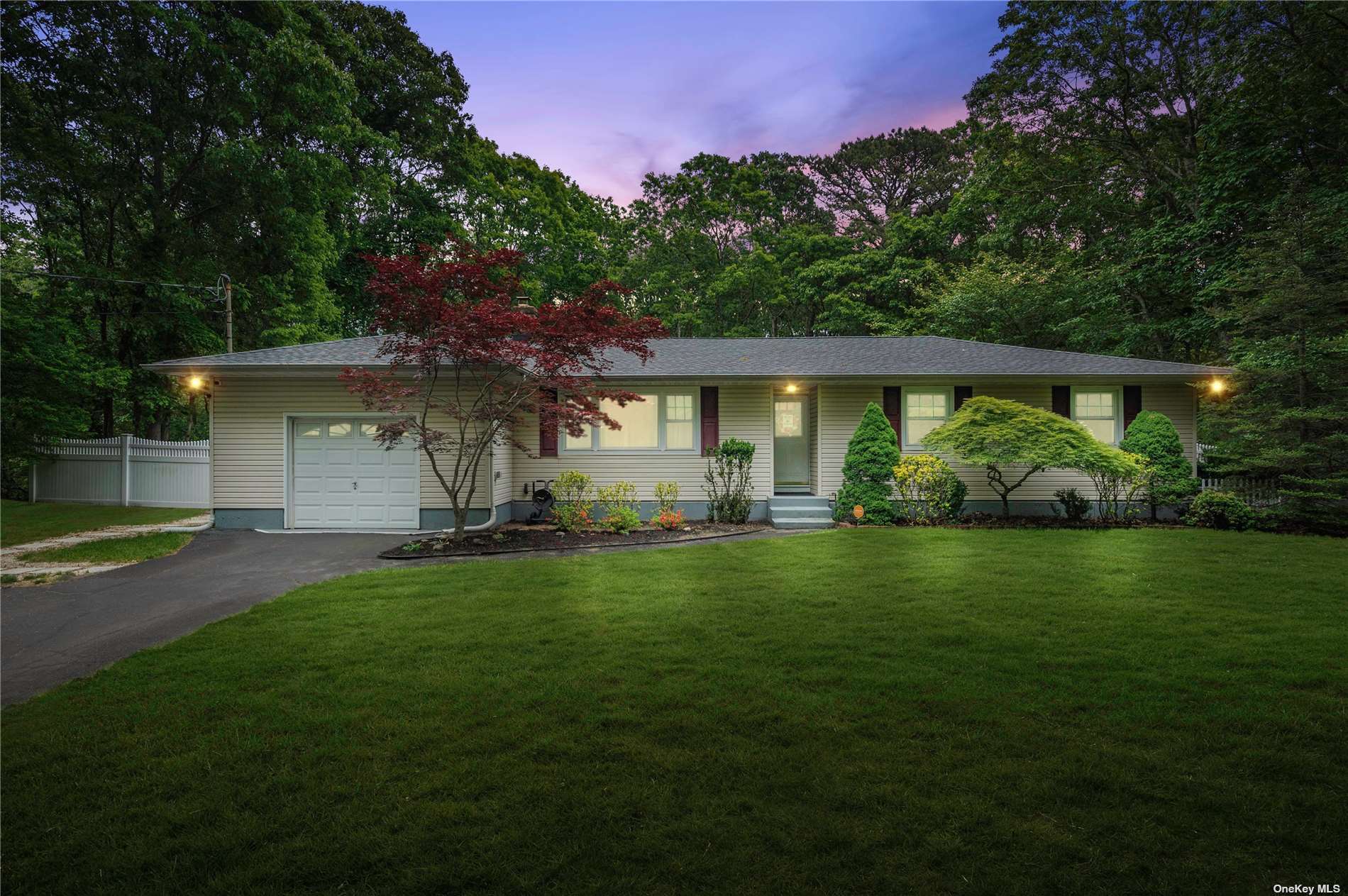 #1 photo, 125 Silas Carter Road, 东长岛 Manorville , NY 11949