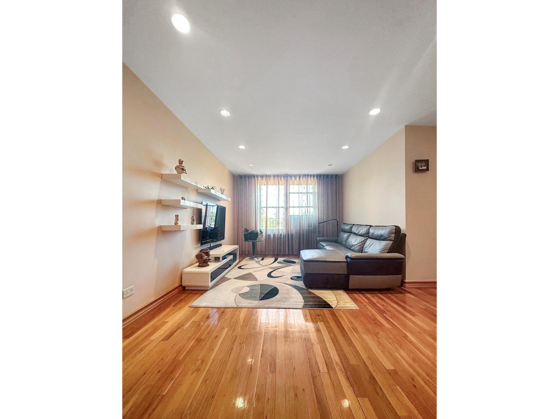 #1 photo, 2717 East 28th Street, 布鲁克林 Sheepshead Bay , NY 11235