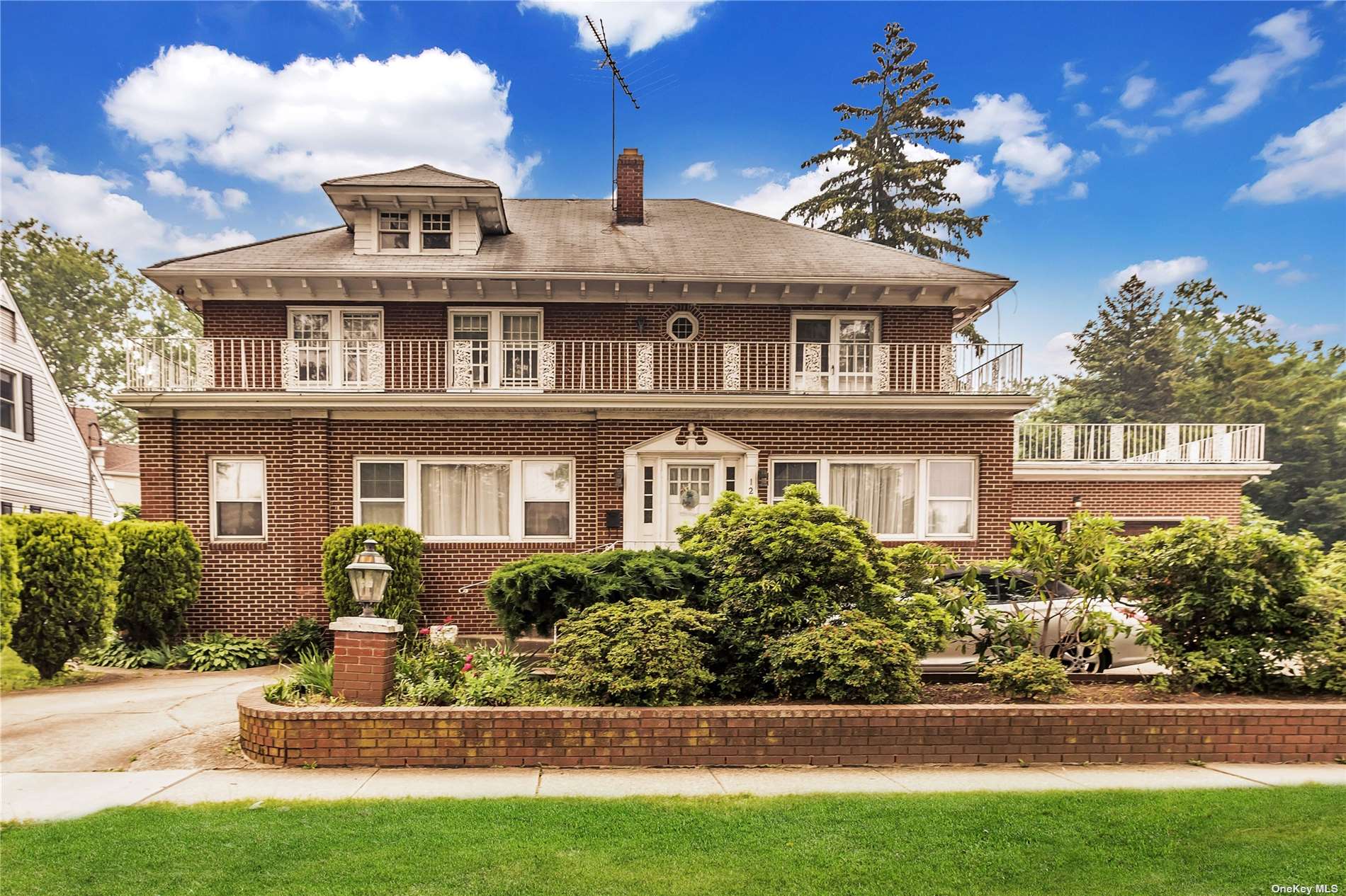 #1 photo, 121 Clinch Avenue, 长岛 花园城 Garden City , NY 11530