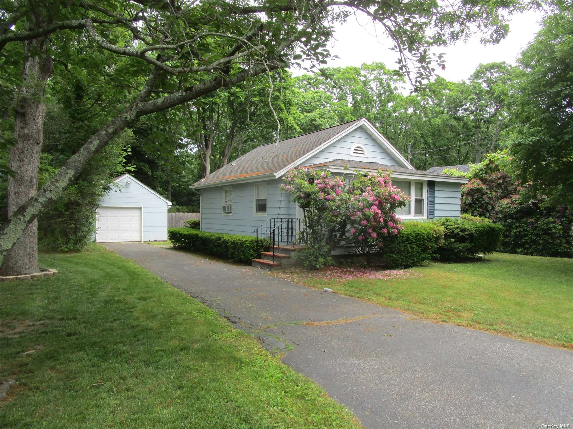 #1 photo, 74 Central Avenue, 东长岛 Port Jefferson Station , NY 11776