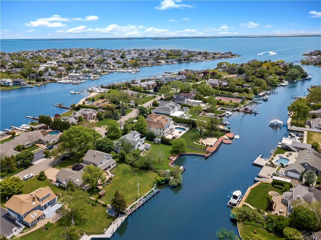 #1 photo, 114 Peninsula Drive, 东长岛 Babylon , NY 11702