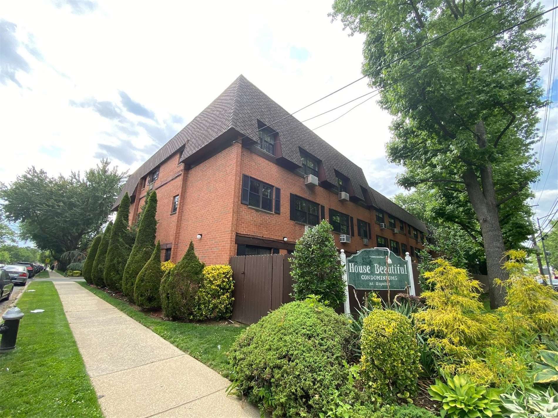 #1 photo, 220-27 67th Avenue, 皇后区 Oakland Gardens , NY 11364