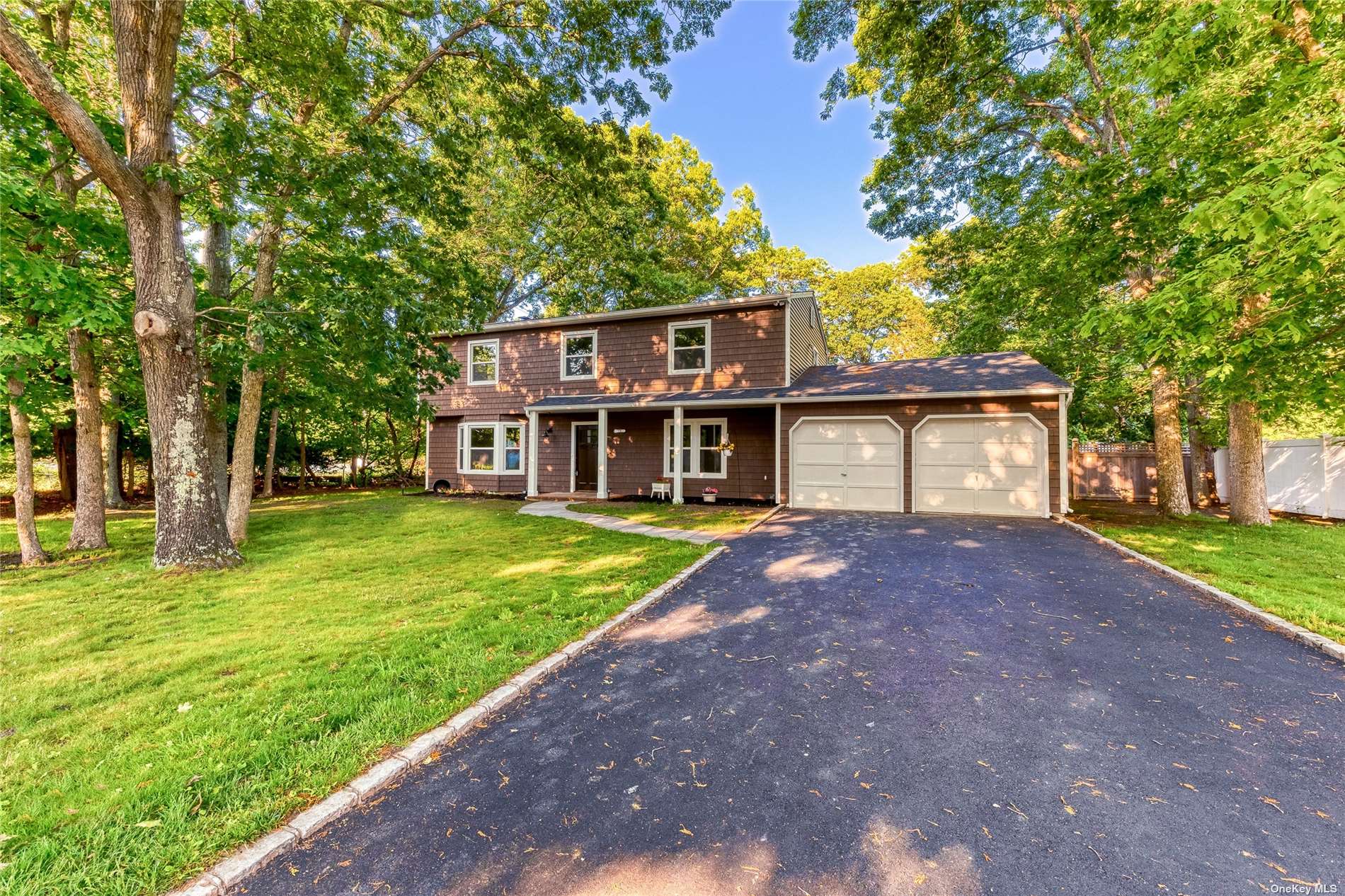 #1 photo, 73 Lincoln Avenue, 东长岛 Port Jefferson Station , NY 11776