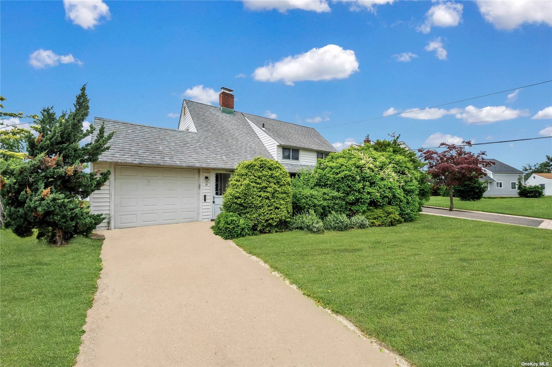 #1 photo, 18 Hidden Lane, 长岛 西布雷 Westbury , NY 11590